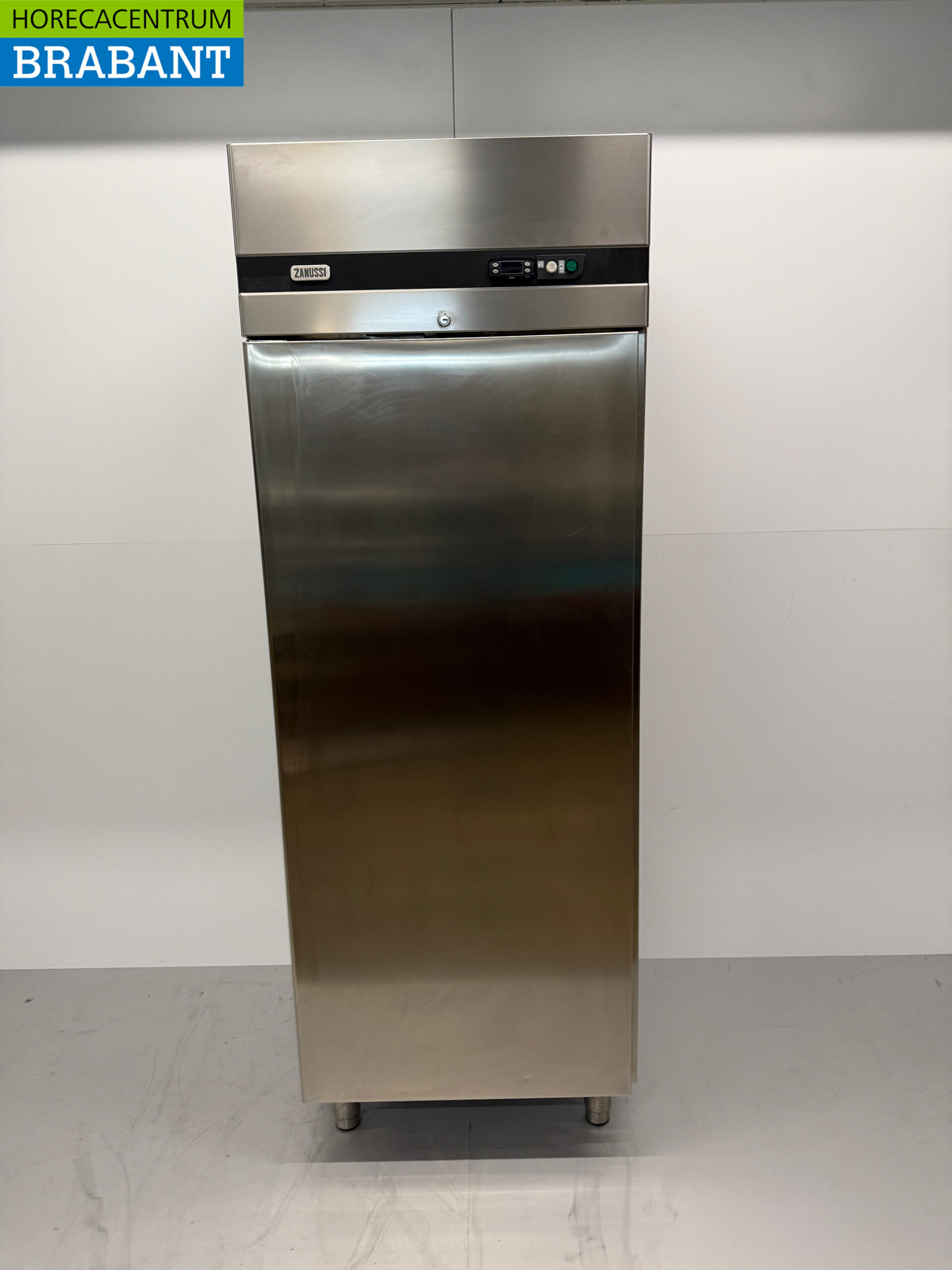 Réfrigérateur Zanussi en acier inoxydable 640 litres 230V Horeca