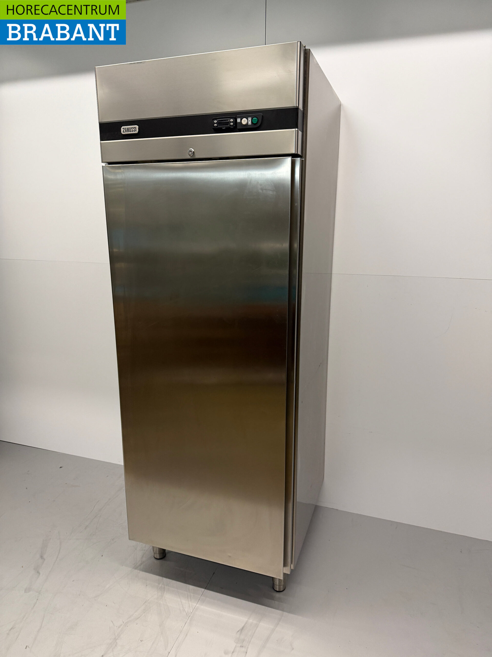 Réfrigérateur Zanussi en acier inoxydable 640 litres 230V Horeca – Image 2