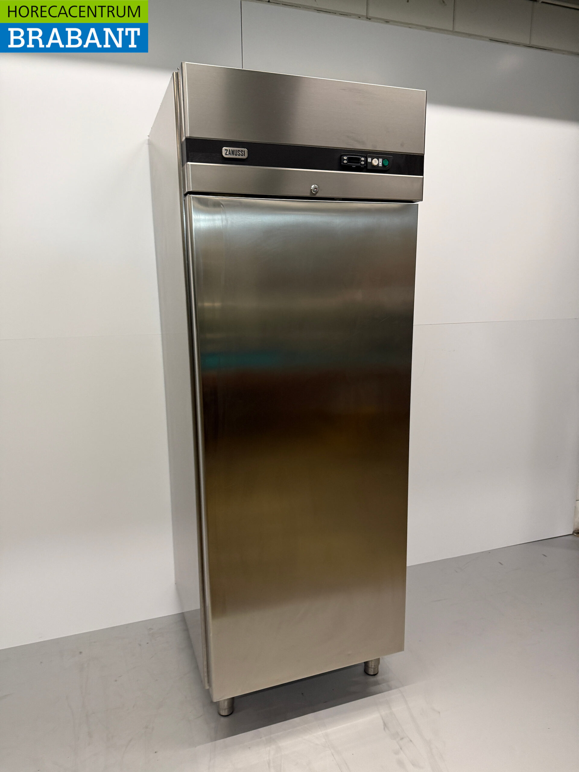 Réfrigérateur Zanussi en acier inoxydable 640 litres 230V Horeca – Image 3