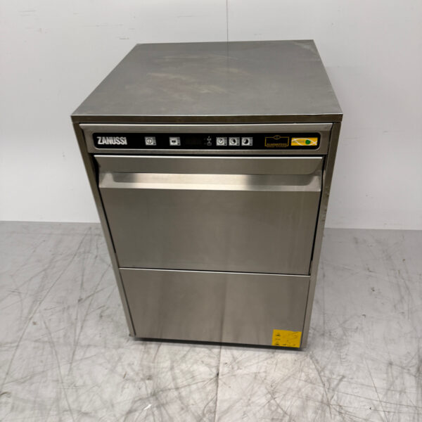 Lave-vaisselle Zanussi en acier inoxydable Bj. 2020 230V Horeca