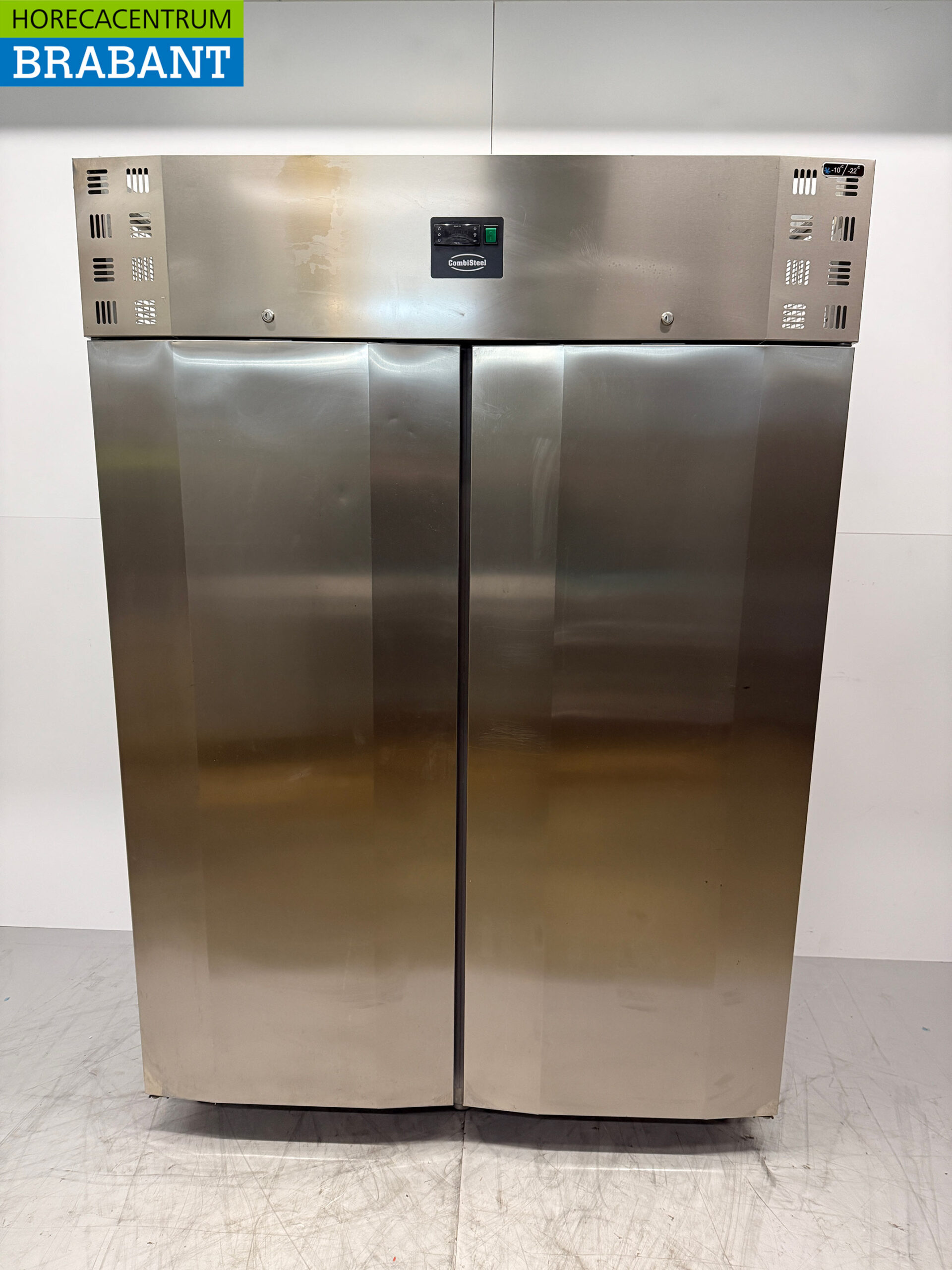 Combisteel en acier inoxydable Congélateur double porte 1400 litres 230V Horeca