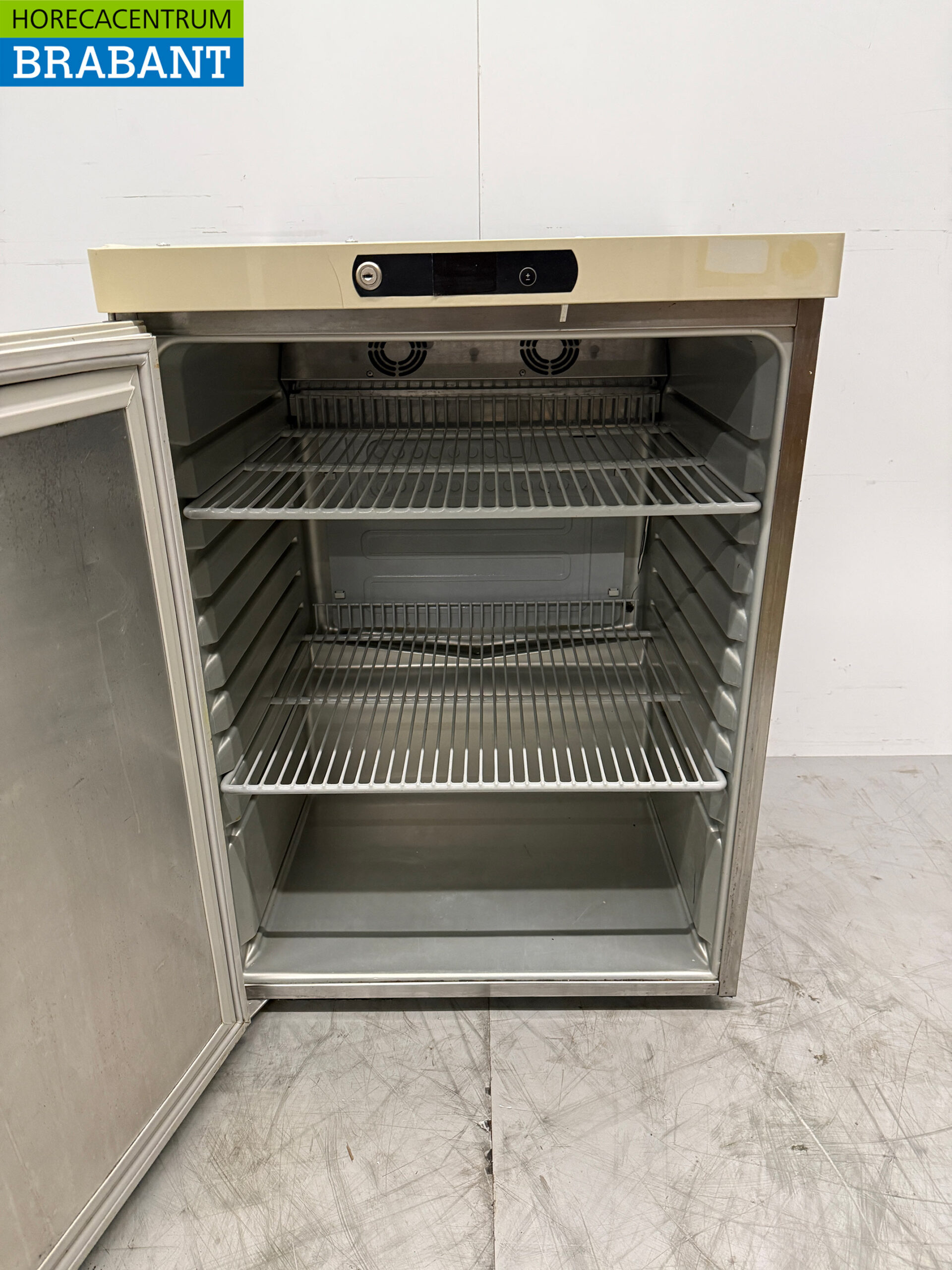 Réfrigérateur de table Gram en acier inoxydable 125 litres 230V Restauration – Image 4