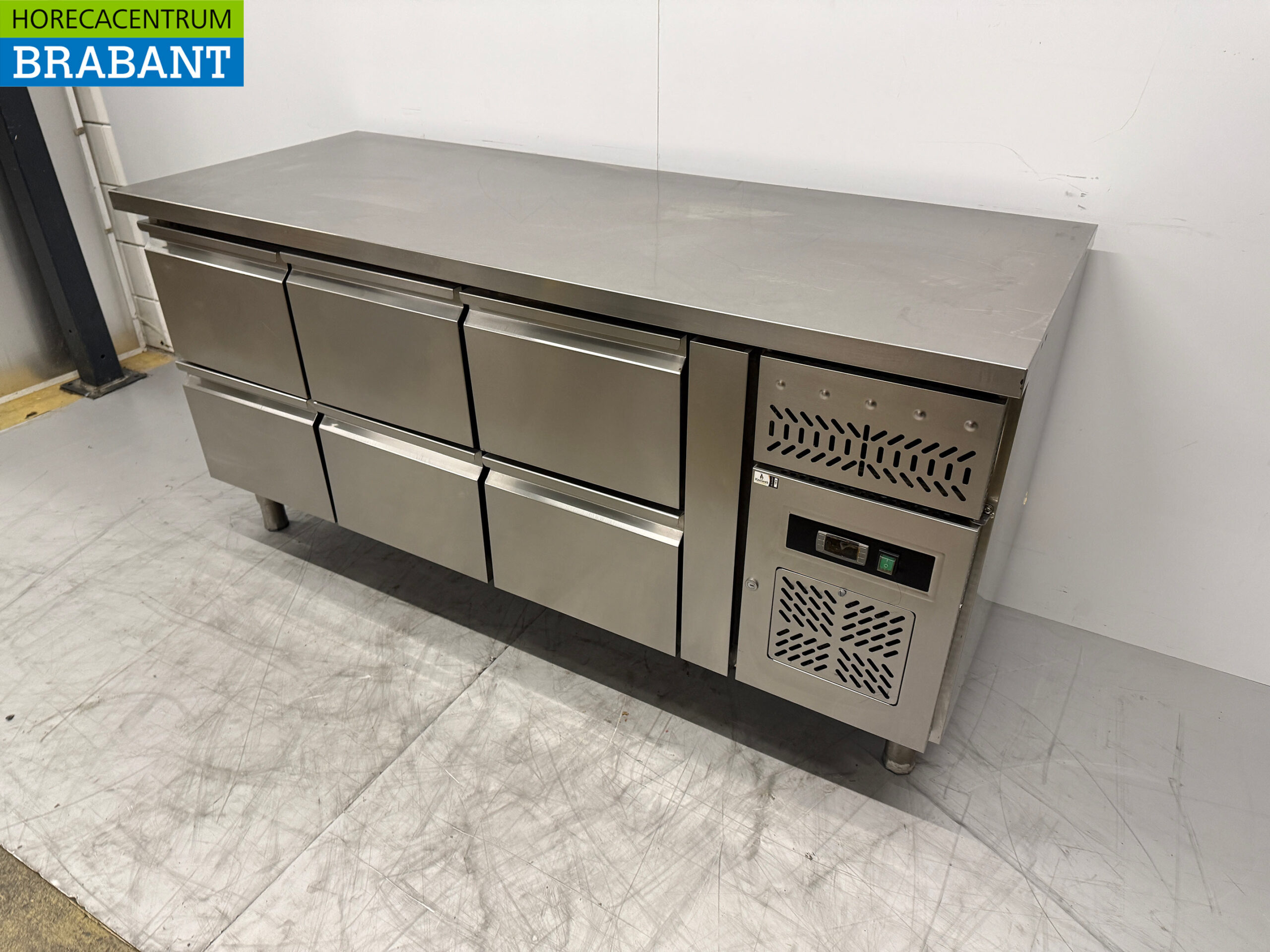 Établi réfrigéré Maxxfrost en acier inoxydable 6 tiroirs 179,5 cm 230V Horeca – Image 2