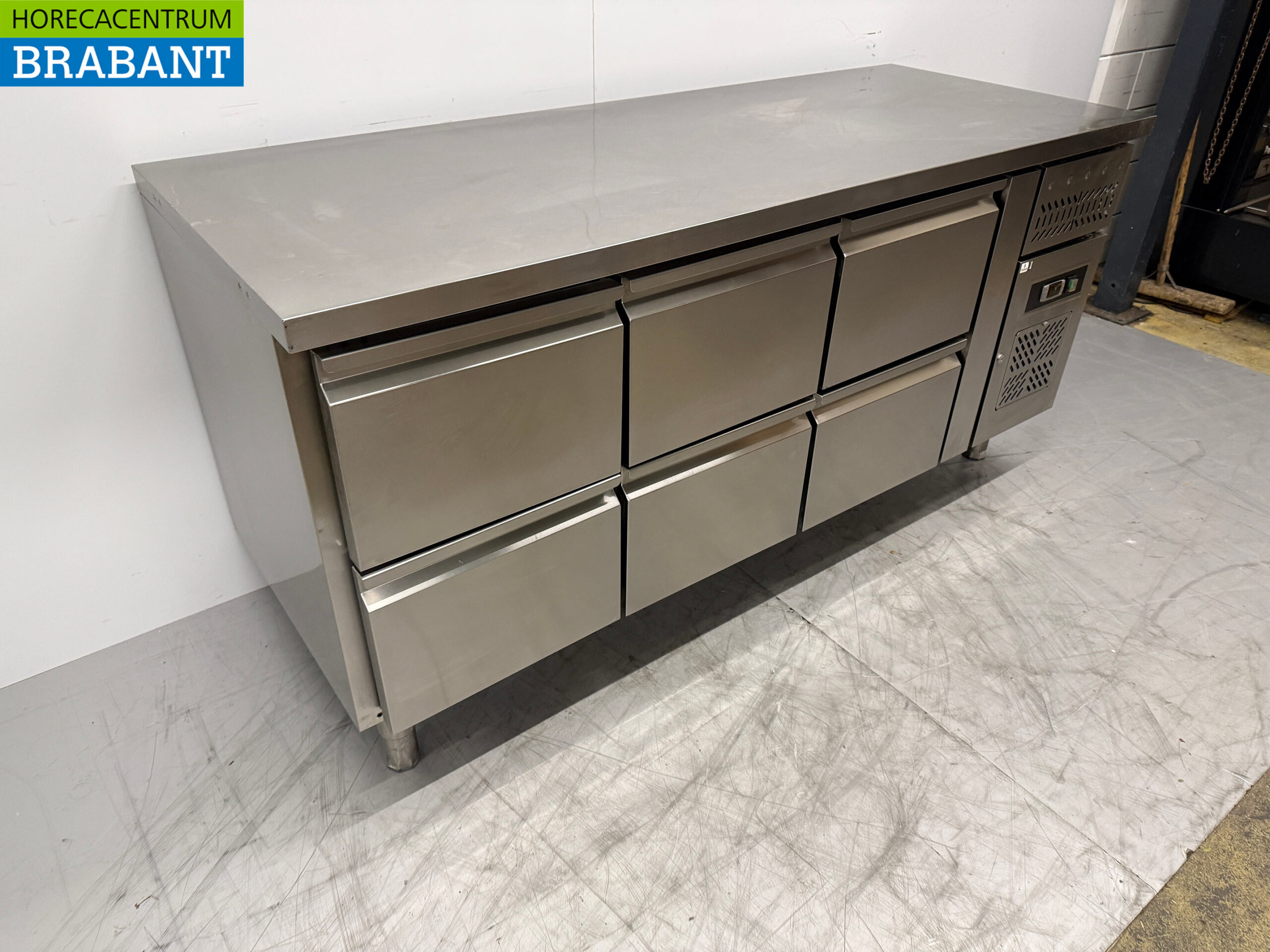 Établi réfrigéré Maxxfrost en acier inoxydable 6 tiroirs 179,5 cm 230V Horeca – Image 3