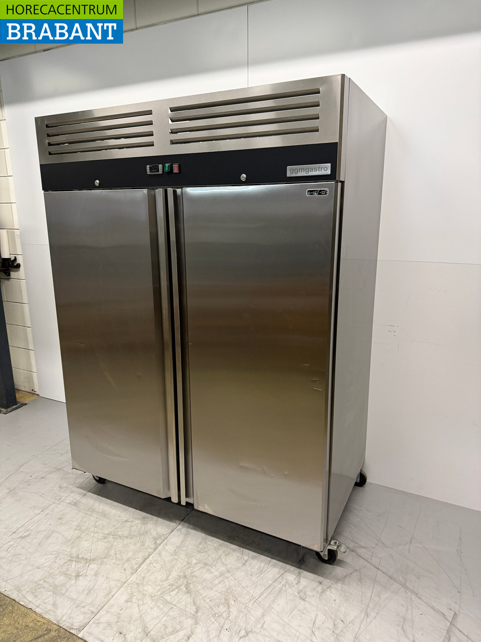 Congélateur mobile double porte en acier inoxydable 1400 litres 230V Horeca – Image 2