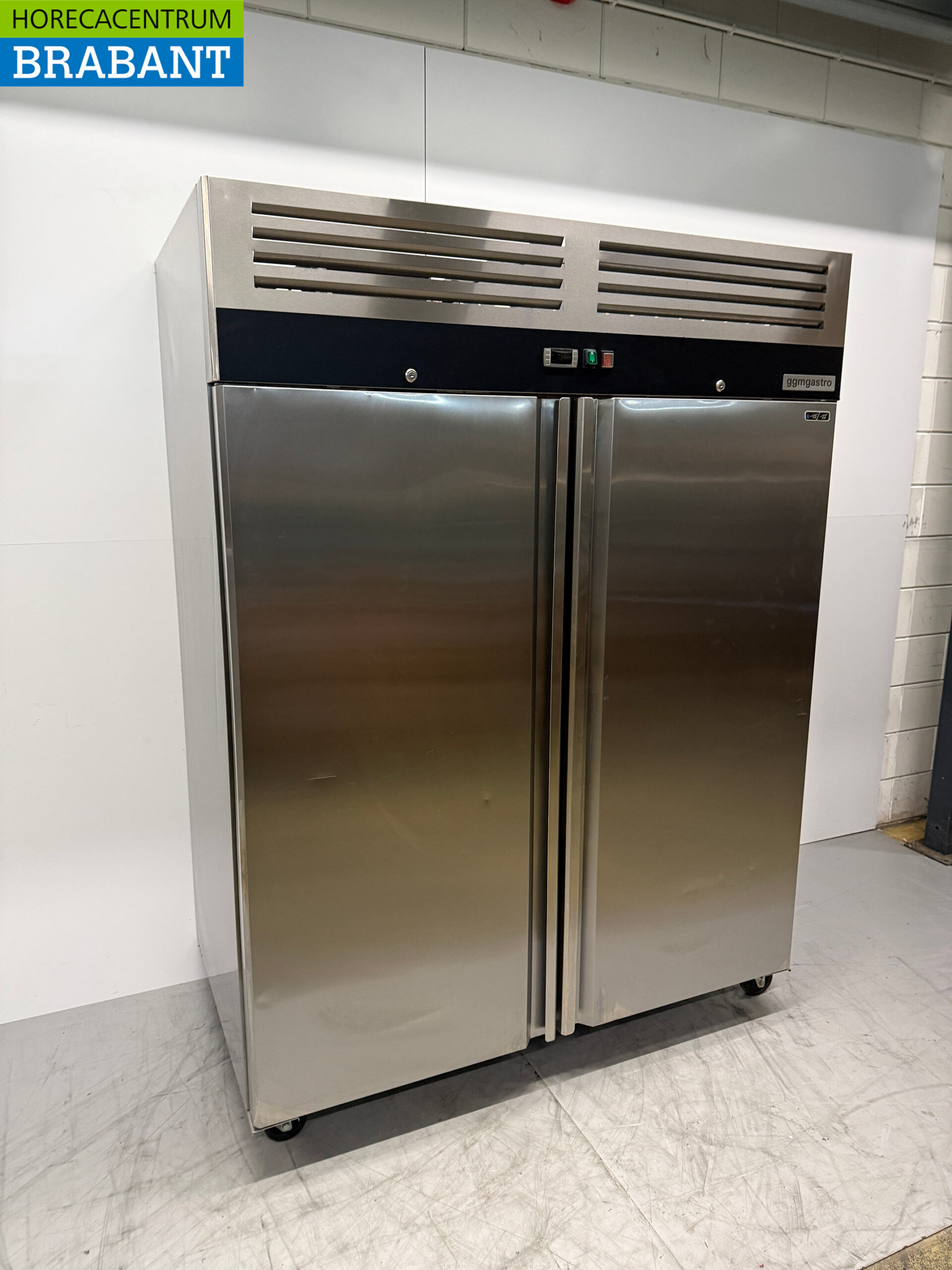 Congélateur mobile double porte en acier inoxydable 1400 litres 230V Horeca – Image 3