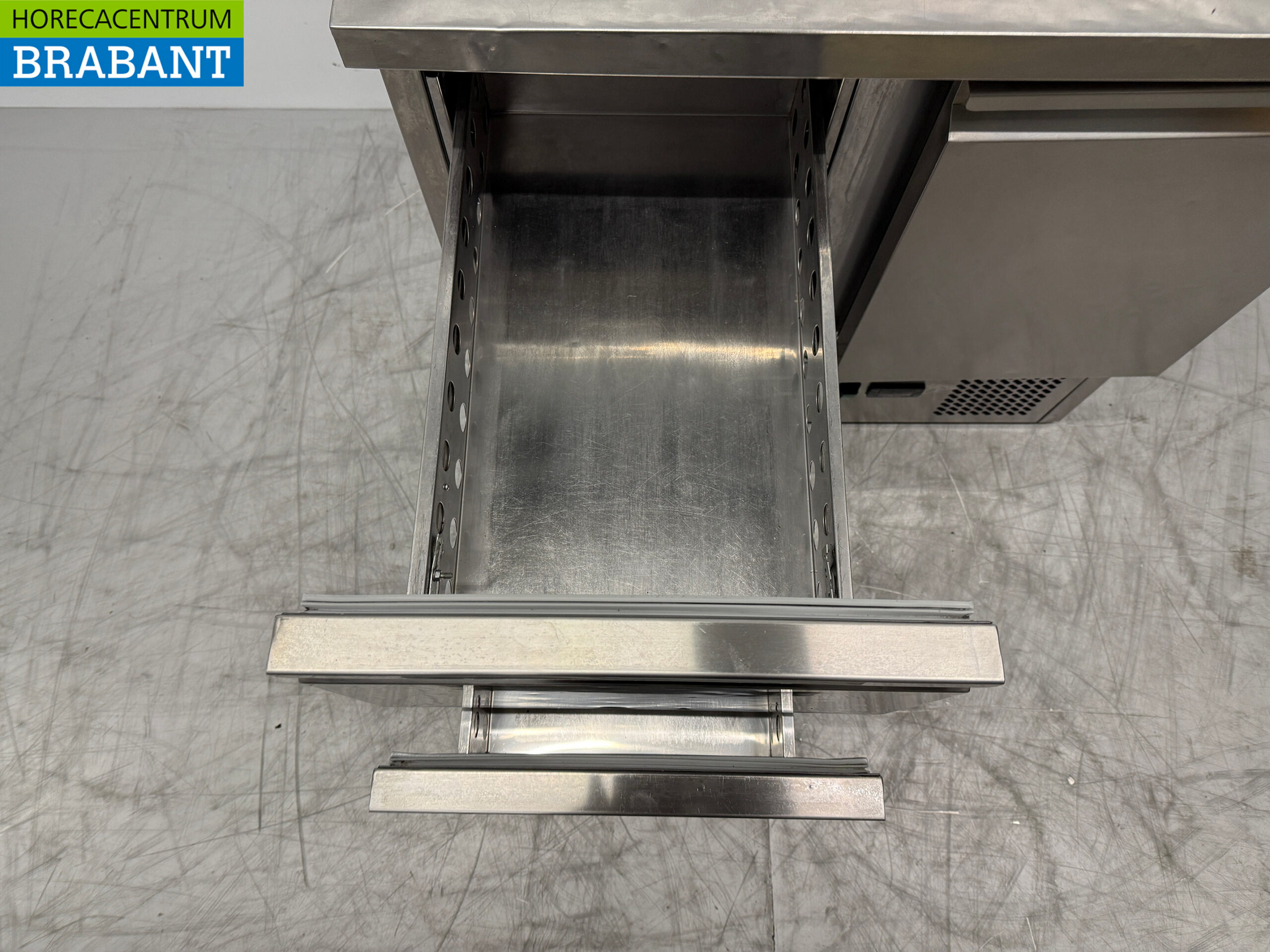 Établi réfrigéré en acier inoxydable 1 porte et 2 tiroirs 90,5 cm 230V Horeca – Image 4