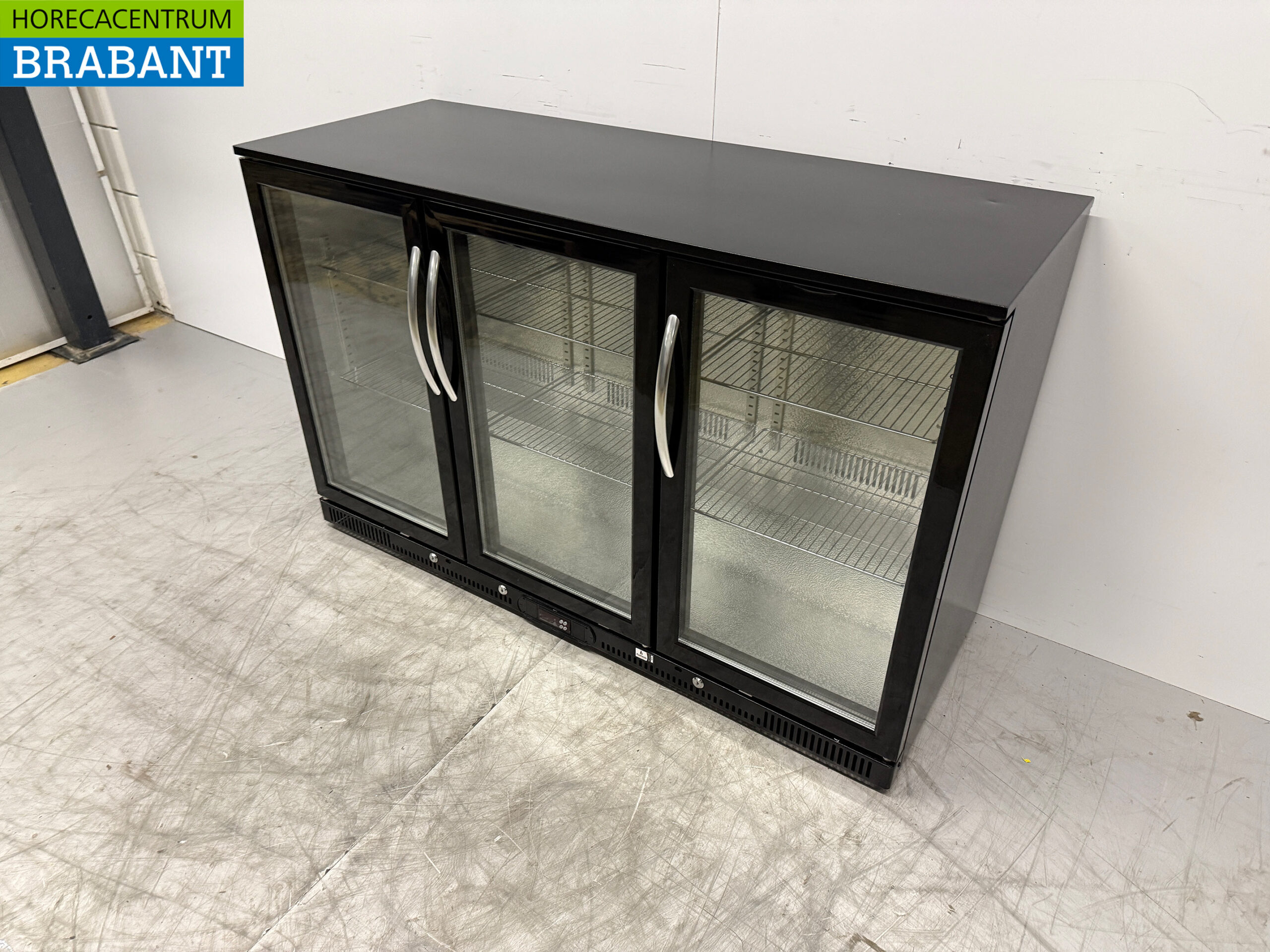 Maxxfrost Bar Cooler 3 portes pliantes en verre 133,5 cm 230V Horeca – Image 2