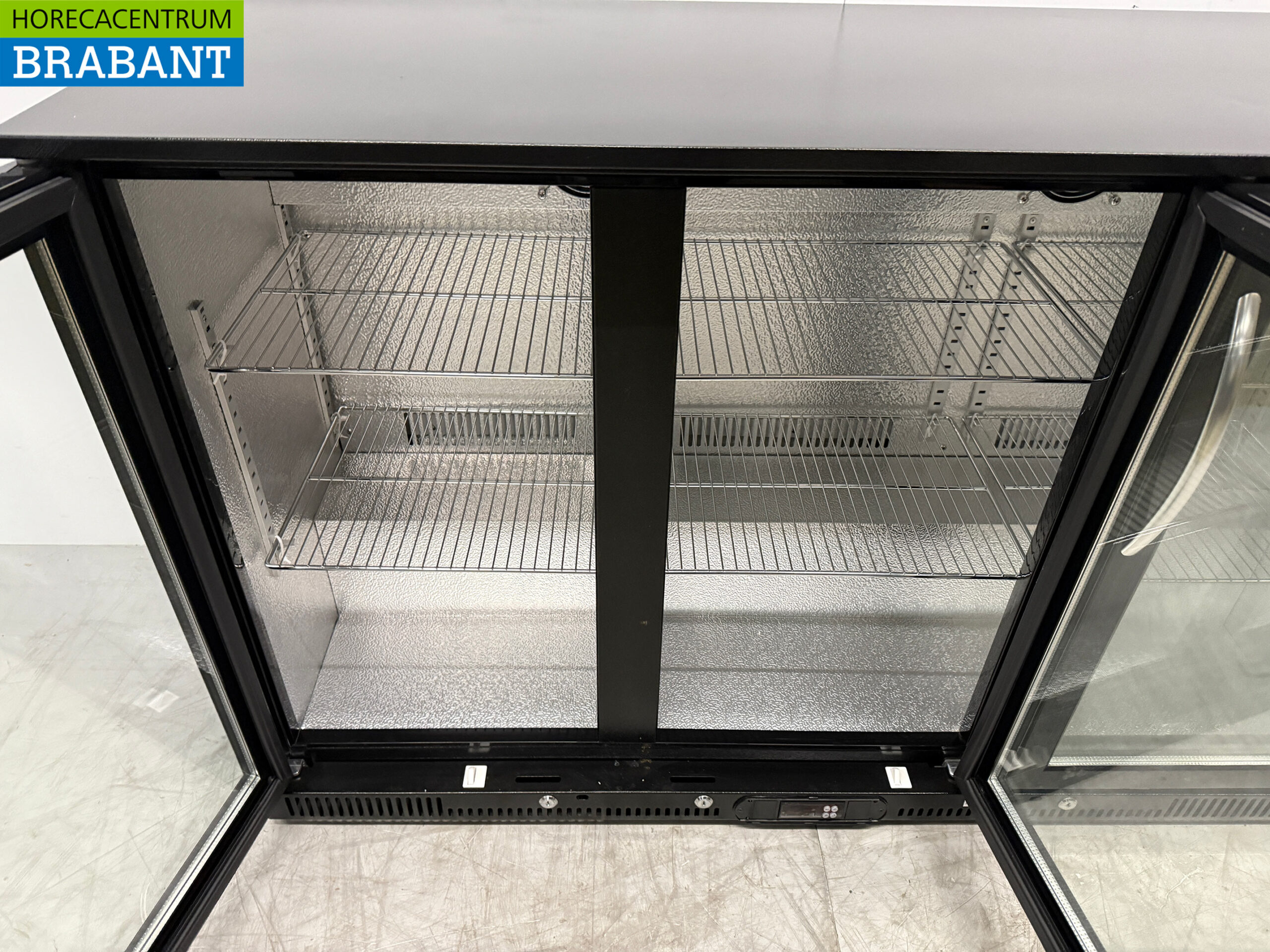 Maxxfrost Bar Cooler 3 portes pliantes en verre 133,5 cm 230V Horeca – Image 4