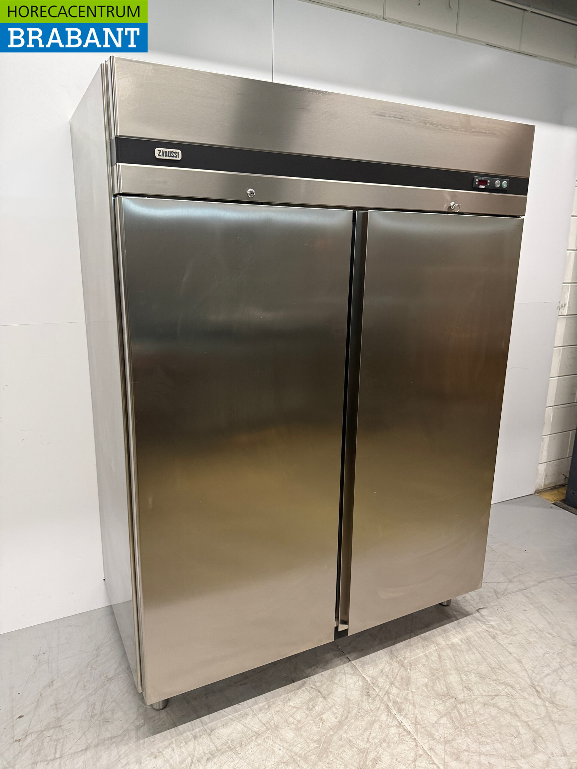 Réfrigérateur double porte Zanussi en acier inoxydable 1300 litres 230V Horeca – Image 3