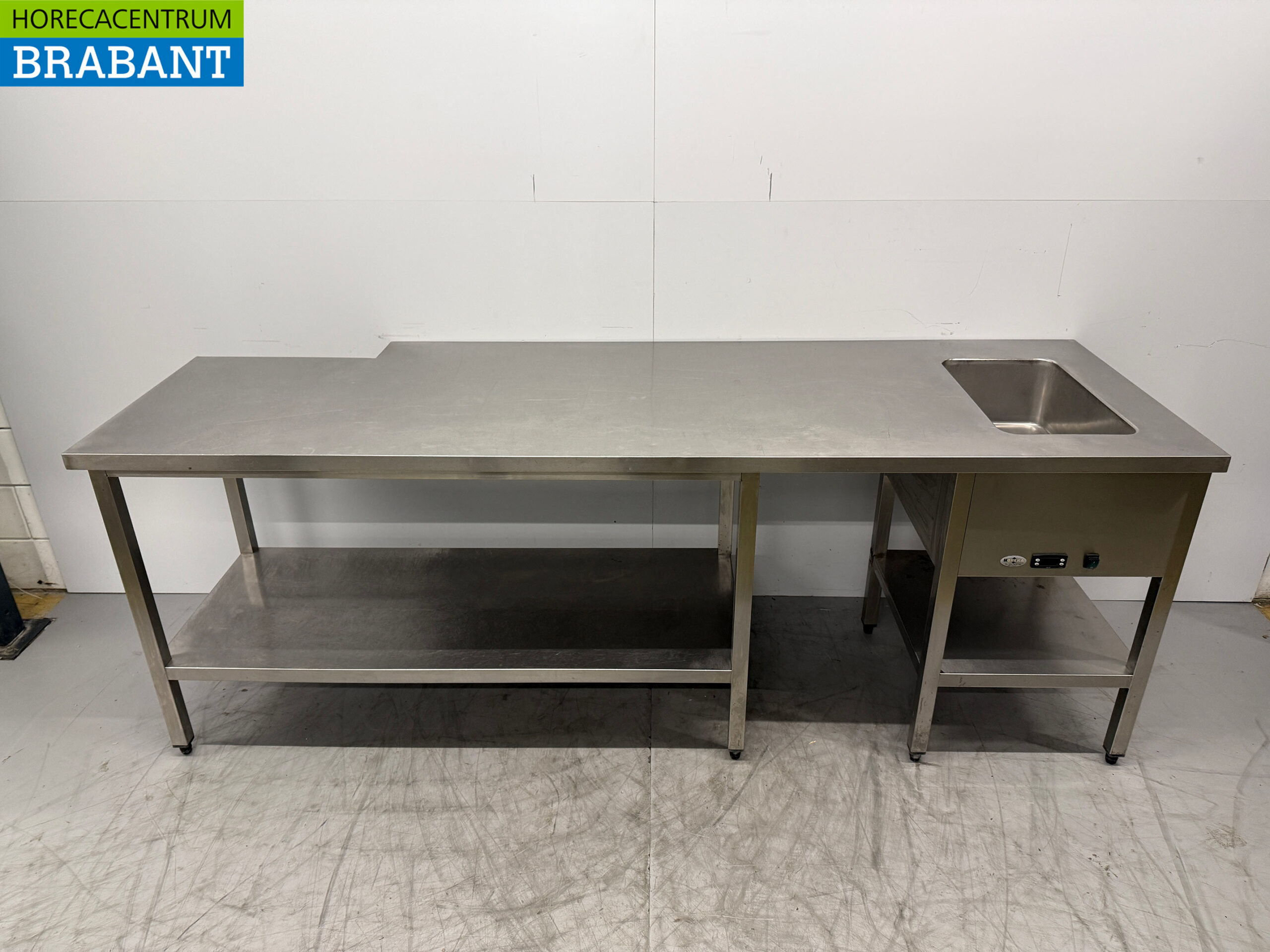 Table de travail en acier inoxydable avec Bain Marie intégré 250 cm 230V Horeca