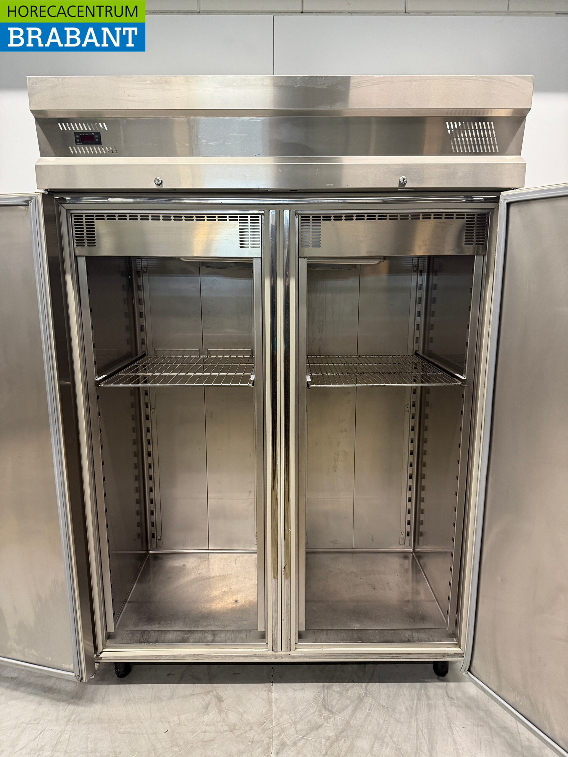 Réfrigérateur Inomak double porte en acier inoxydable 1450 litres 230V Horeca – Image 4