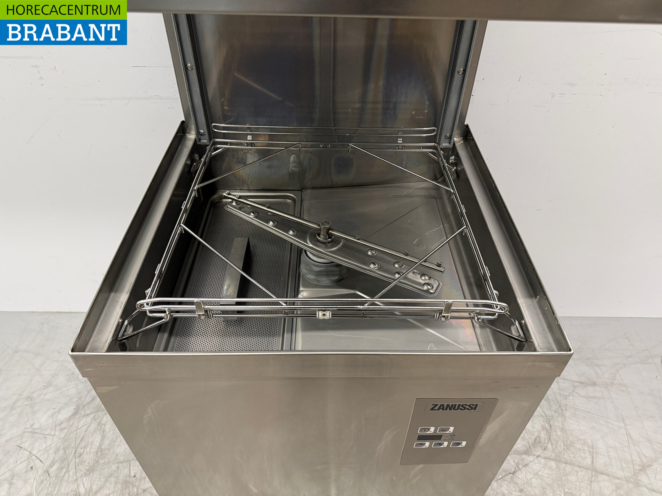 Lave-vaisselle à passage Zanussi en acier inoxydable 400V Horeca – Image 4