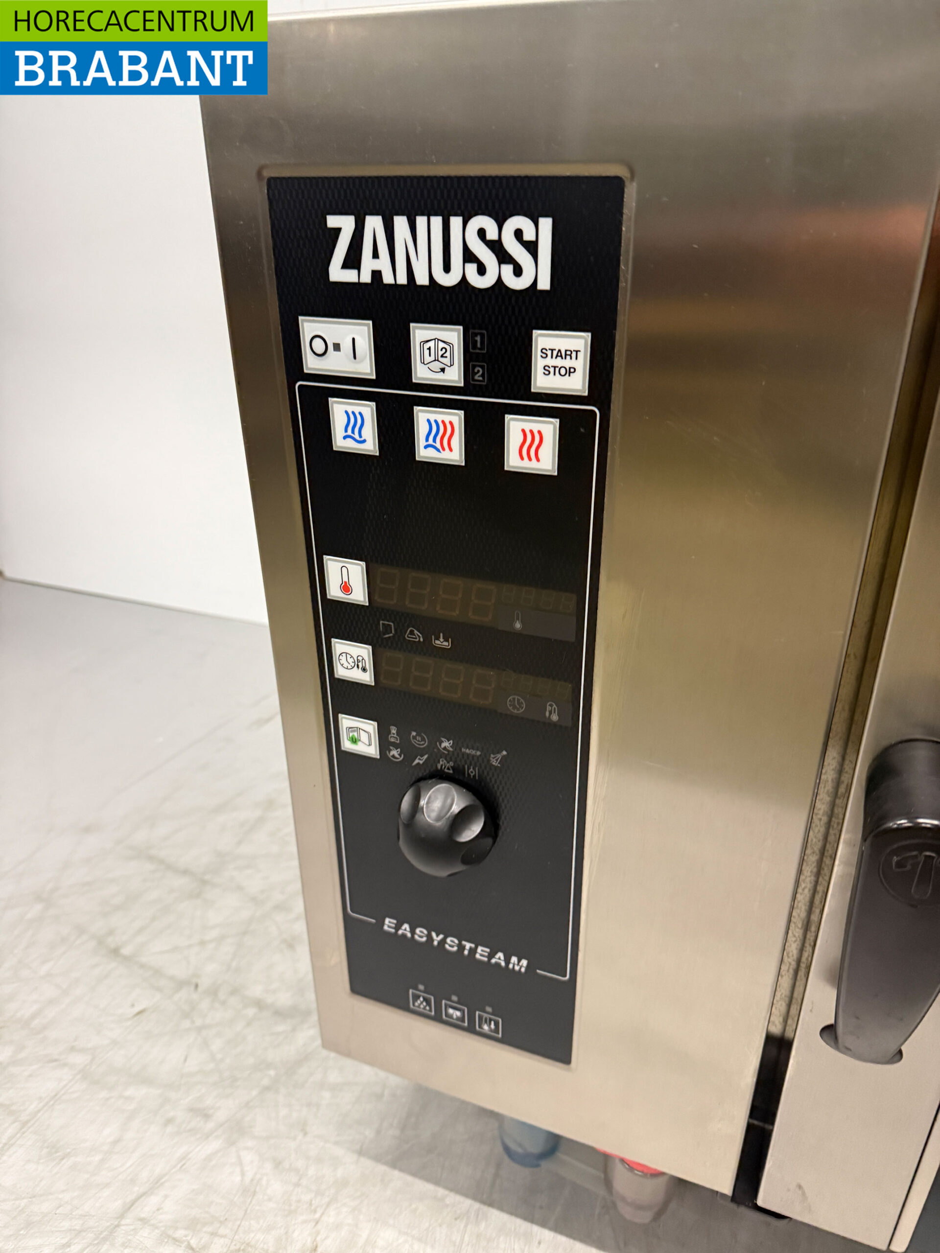 Four à vapeur Zanussi Combisteamer en acier inoxydable avec injection d'humidité 6 x 1/1 gastronorm 400V Restauration – Image 5