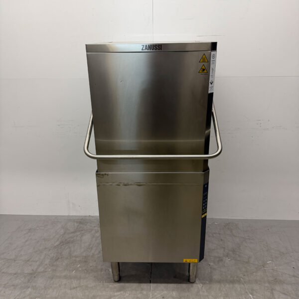 Lave-vaisselle coulissant Zanussi ZHTA060 en acier inoxydable avec pompe de vidange 400V Bj. 2022 Hospitalité