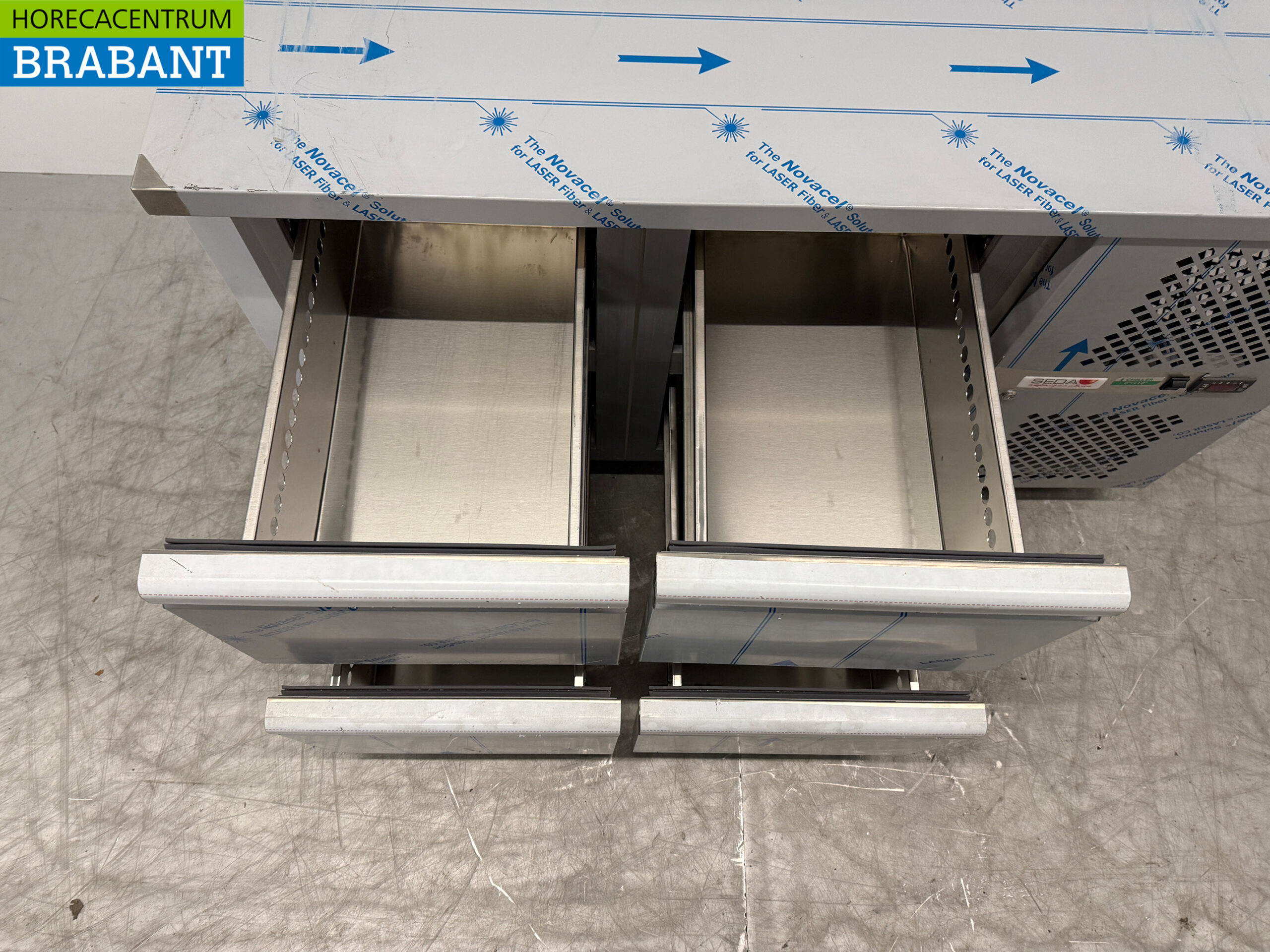 Etabli réfrigéré Tecnodom en acier inoxydable 4 tiroirs 142,5 cm 230V Horeca – Image 4