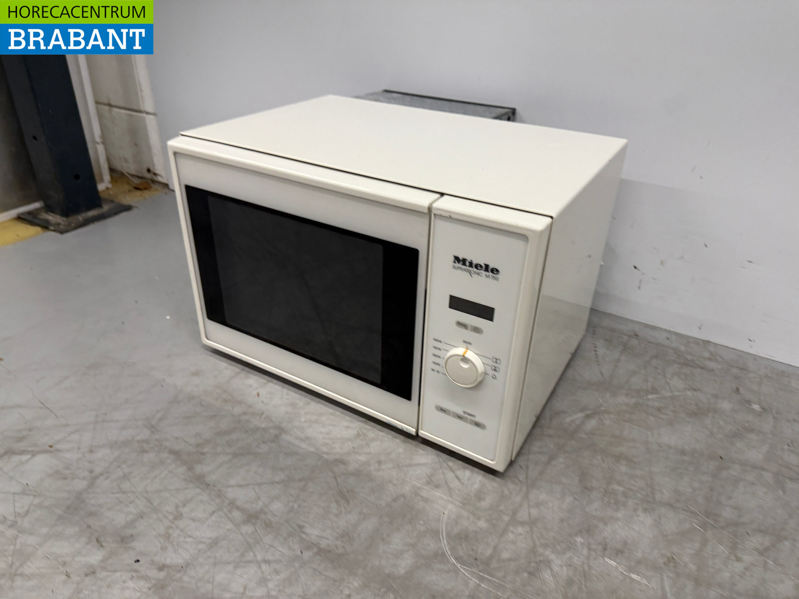 Four à micro-ondes Miele 830 watts 230V restauration – Image 2