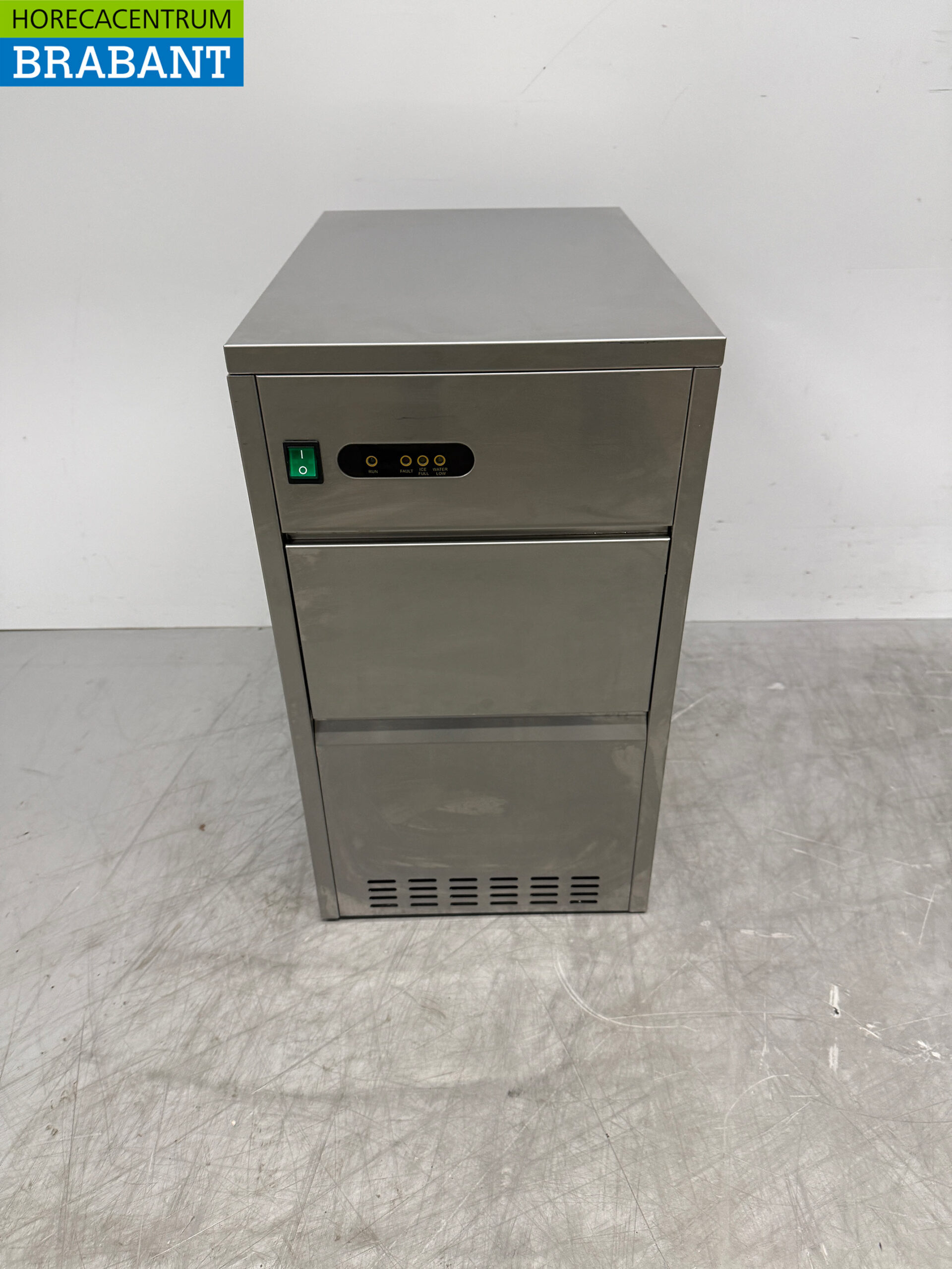 Machine à glaçons en acier inoxydable 20 kg p/d Capacité de la soute 5 kg 230V Horeca