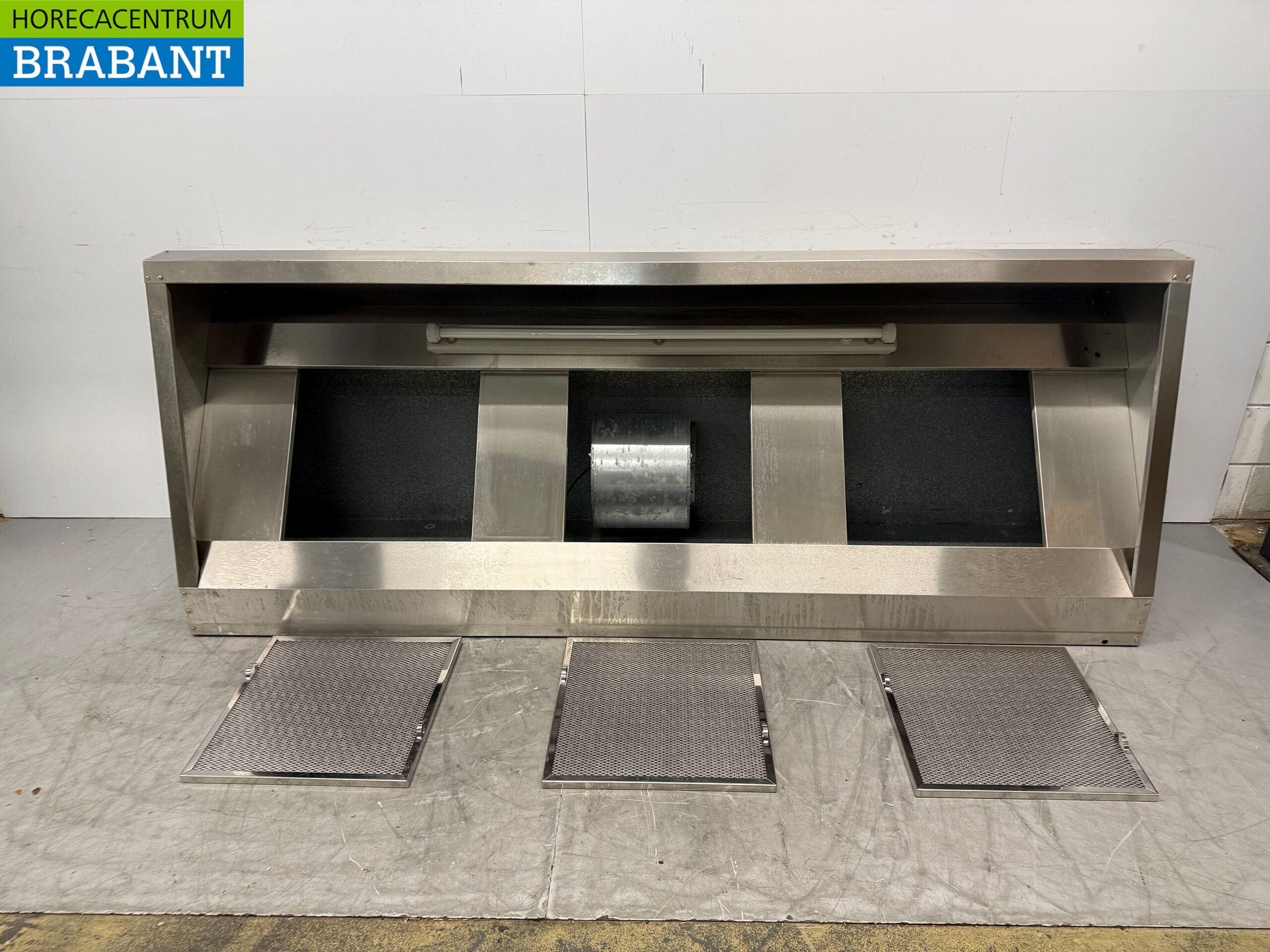 Hotte aspirante en acier inoxydable Hotte Moteur 2500 m3/h Modèle incliné 250 cm 230V Horeca