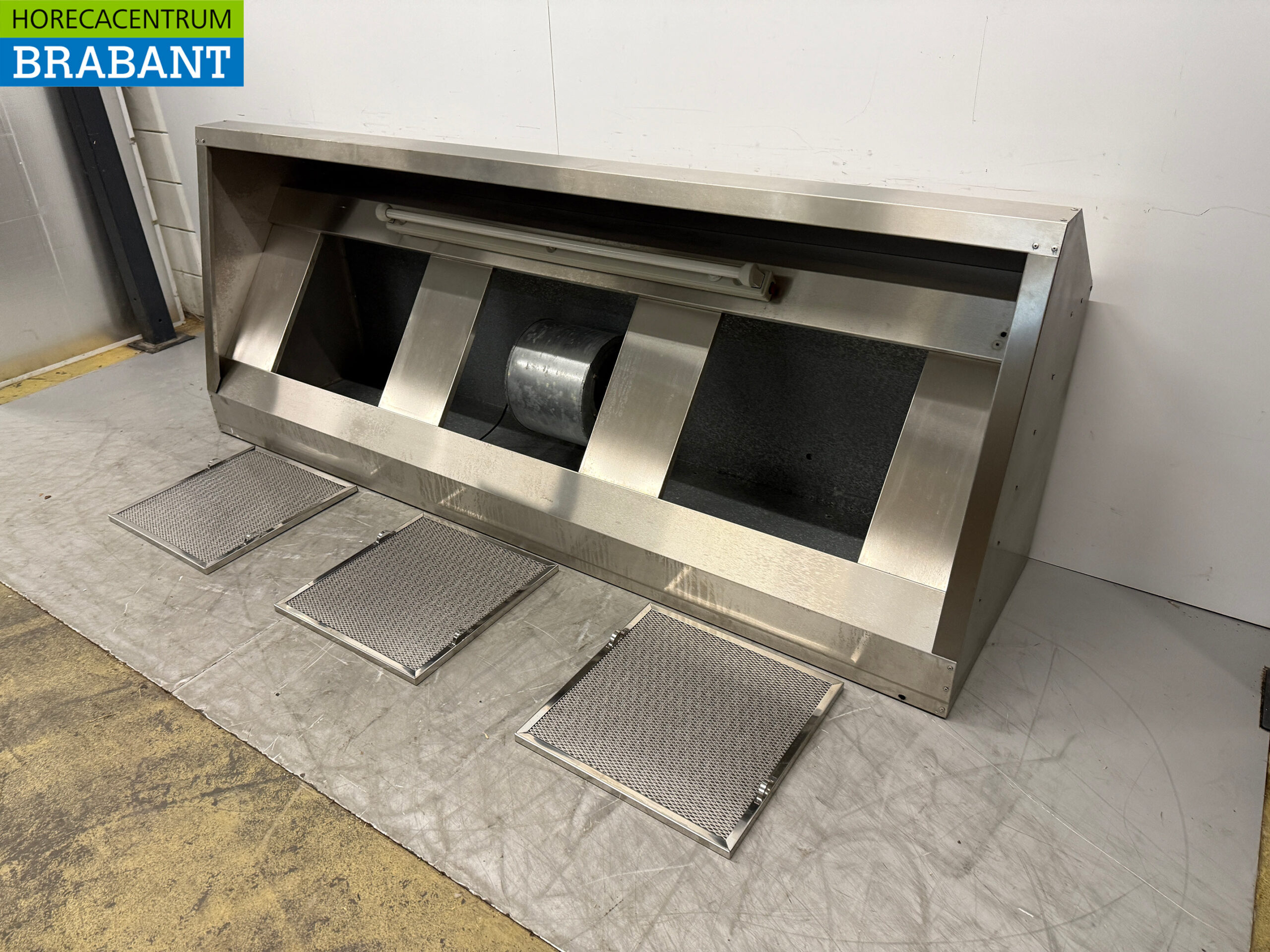 Hotte aspirante en acier inoxydable Hotte Moteur 2500 m3/h Modèle incliné 250 cm 230V Horeca – Image 2