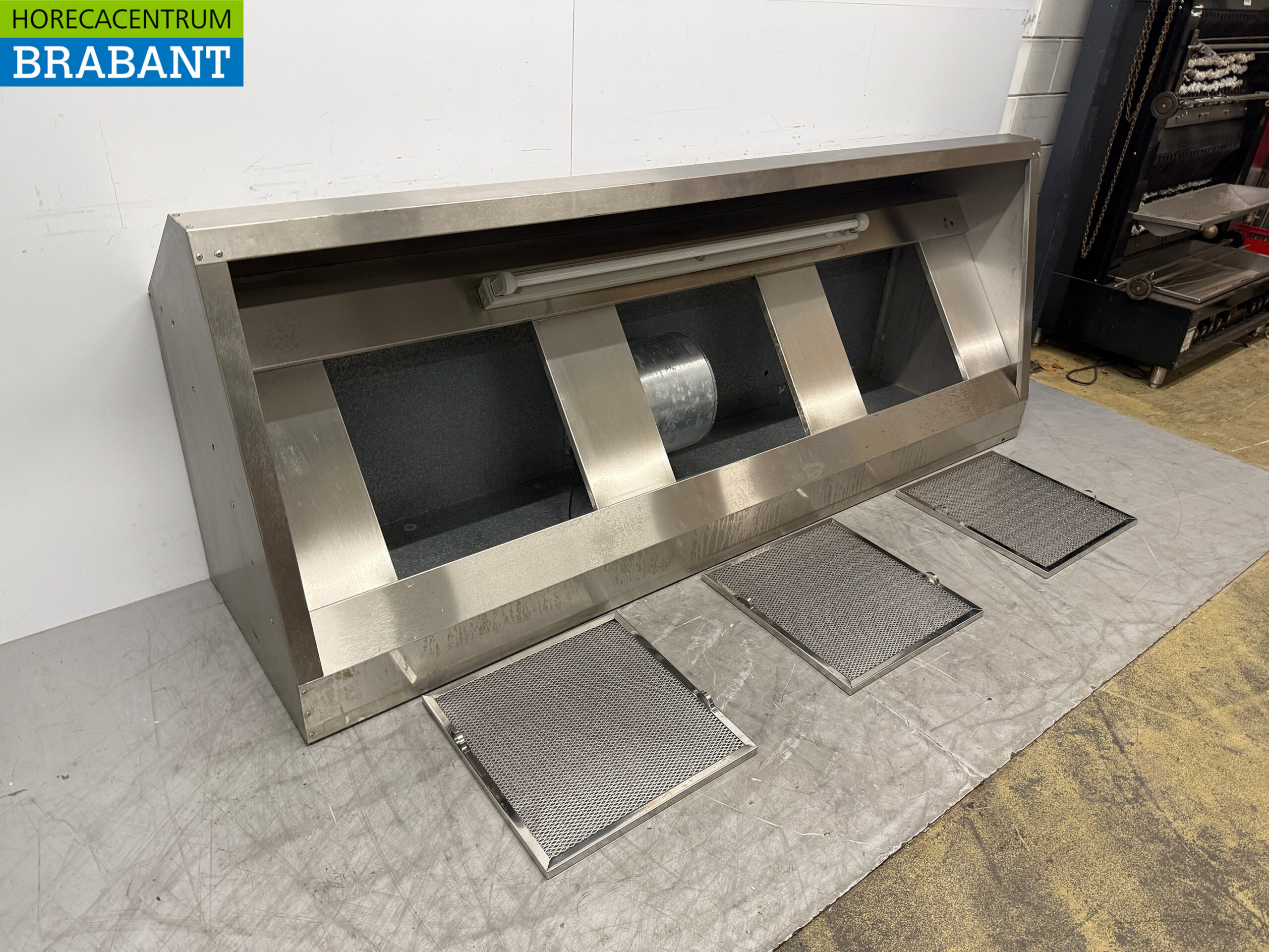 Hotte aspirante en acier inoxydable Hotte Moteur 2500 m3/h Modèle incliné 250 cm 230V Horeca – Image 3