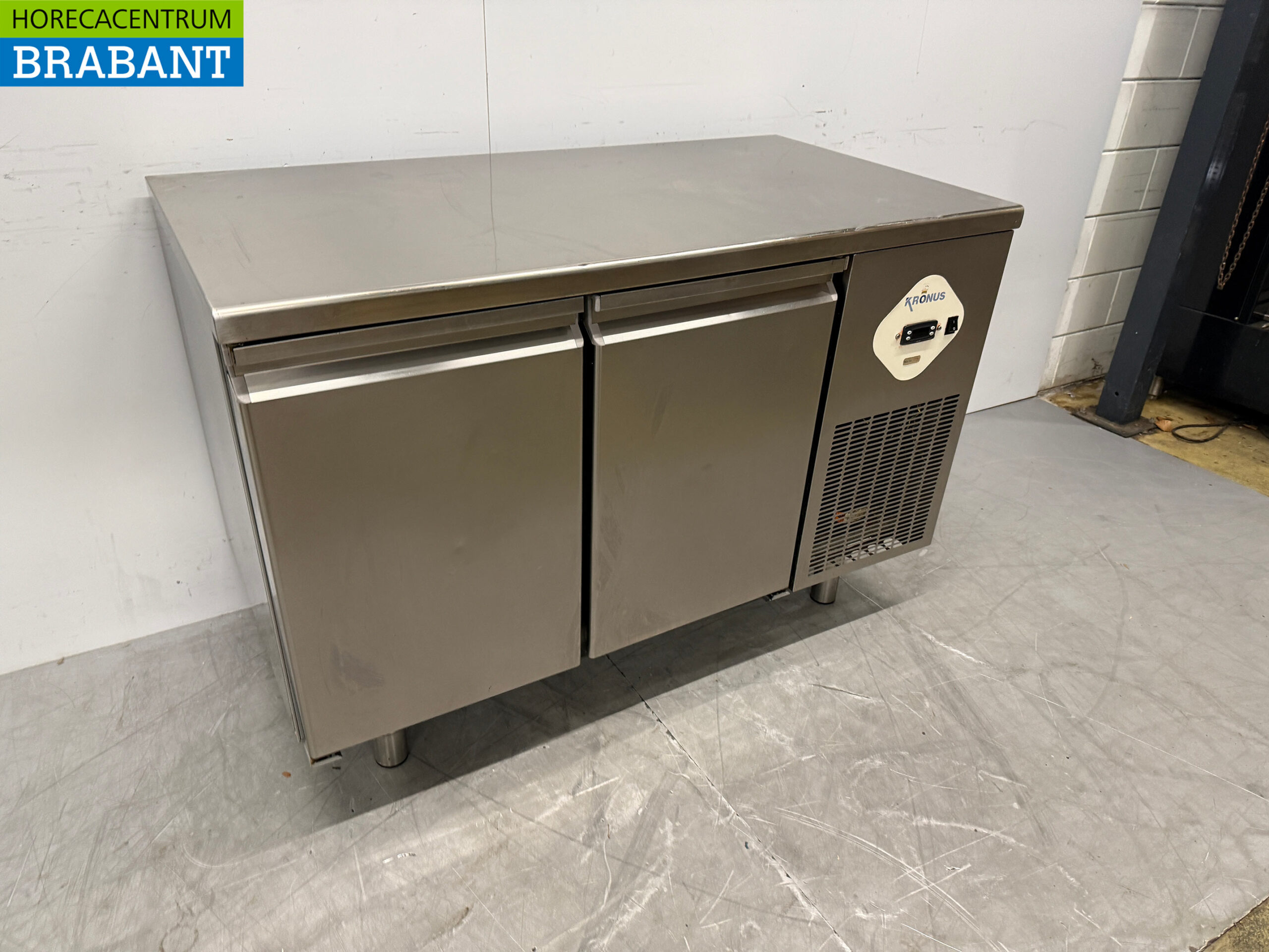 Kronus en acier inoxydable Comptoir réfrigéré 2 portes 131,5 cm 230V Horeca – Image 3