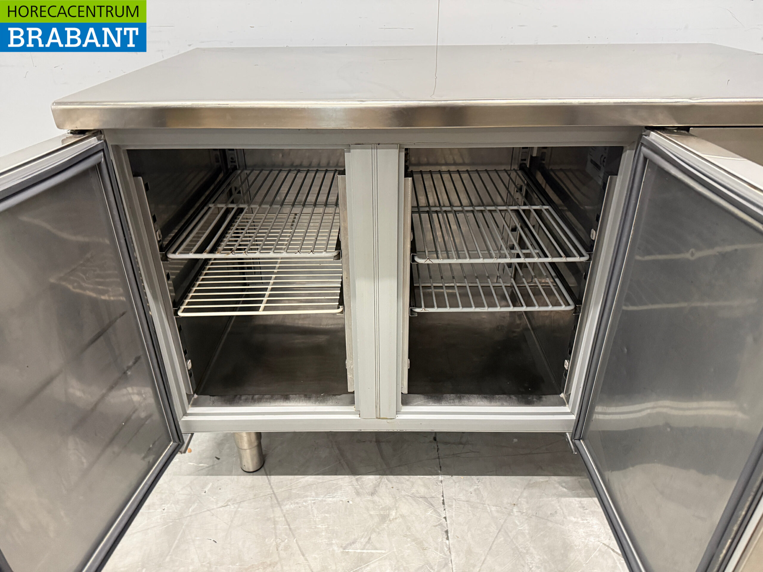 Kronus en acier inoxydable Comptoir réfrigéré 2 portes 131,5 cm 230V Horeca – Image 4