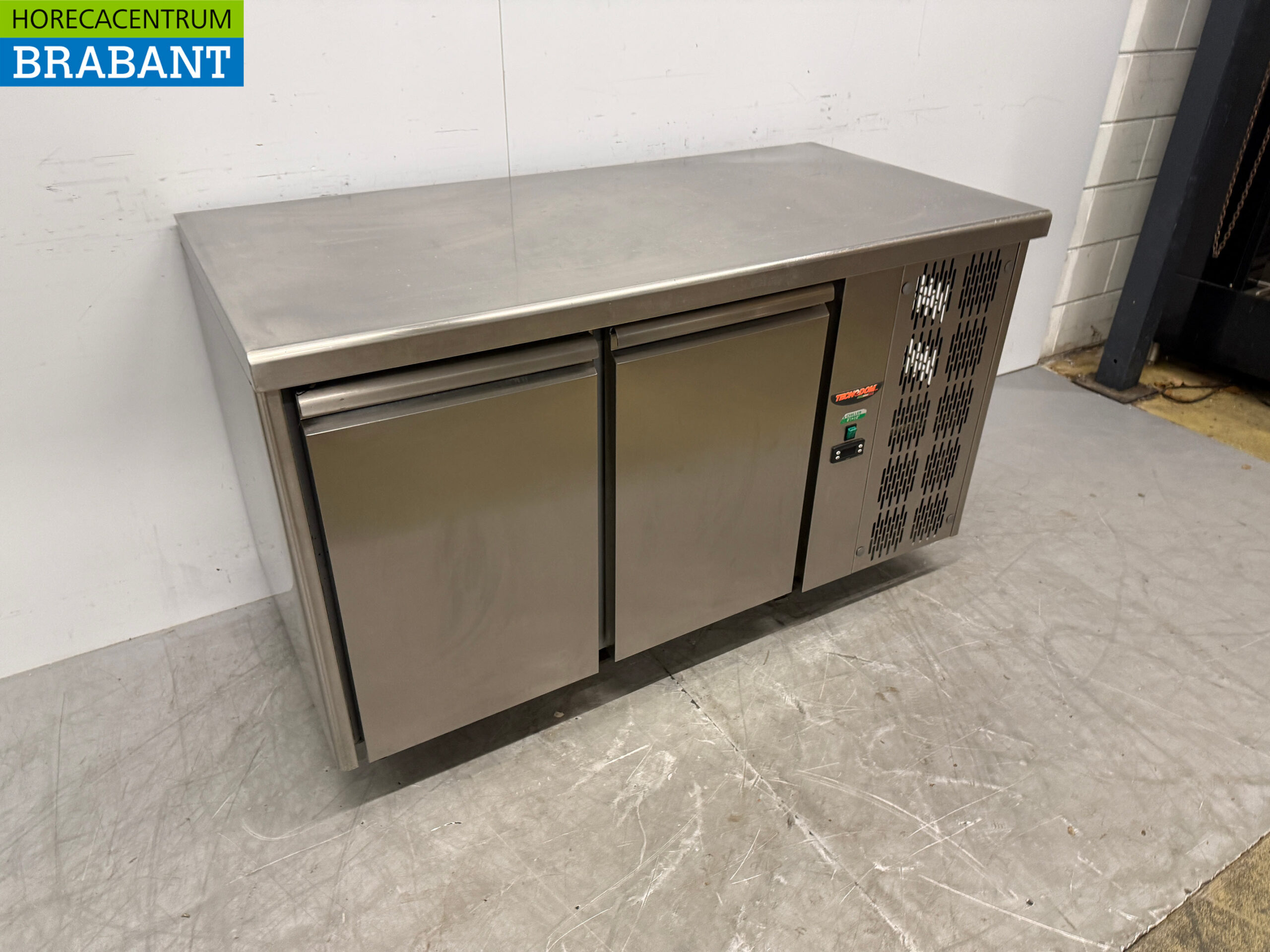 Acier inoxydable Tecnodom Comptoir réfrigéré 2 portes 142 cm 230V Horeca – Image 3