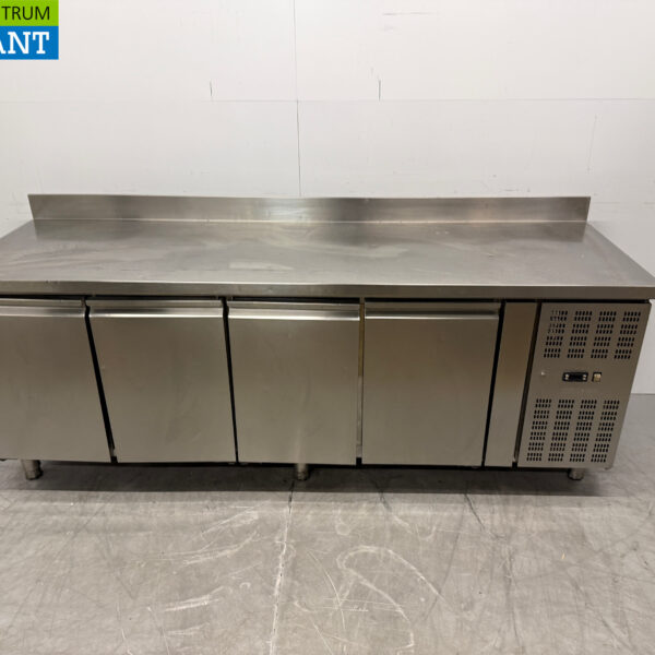 Établi réfrigéré en acier inoxydable 4 portes 223 cm 230V Horeca
