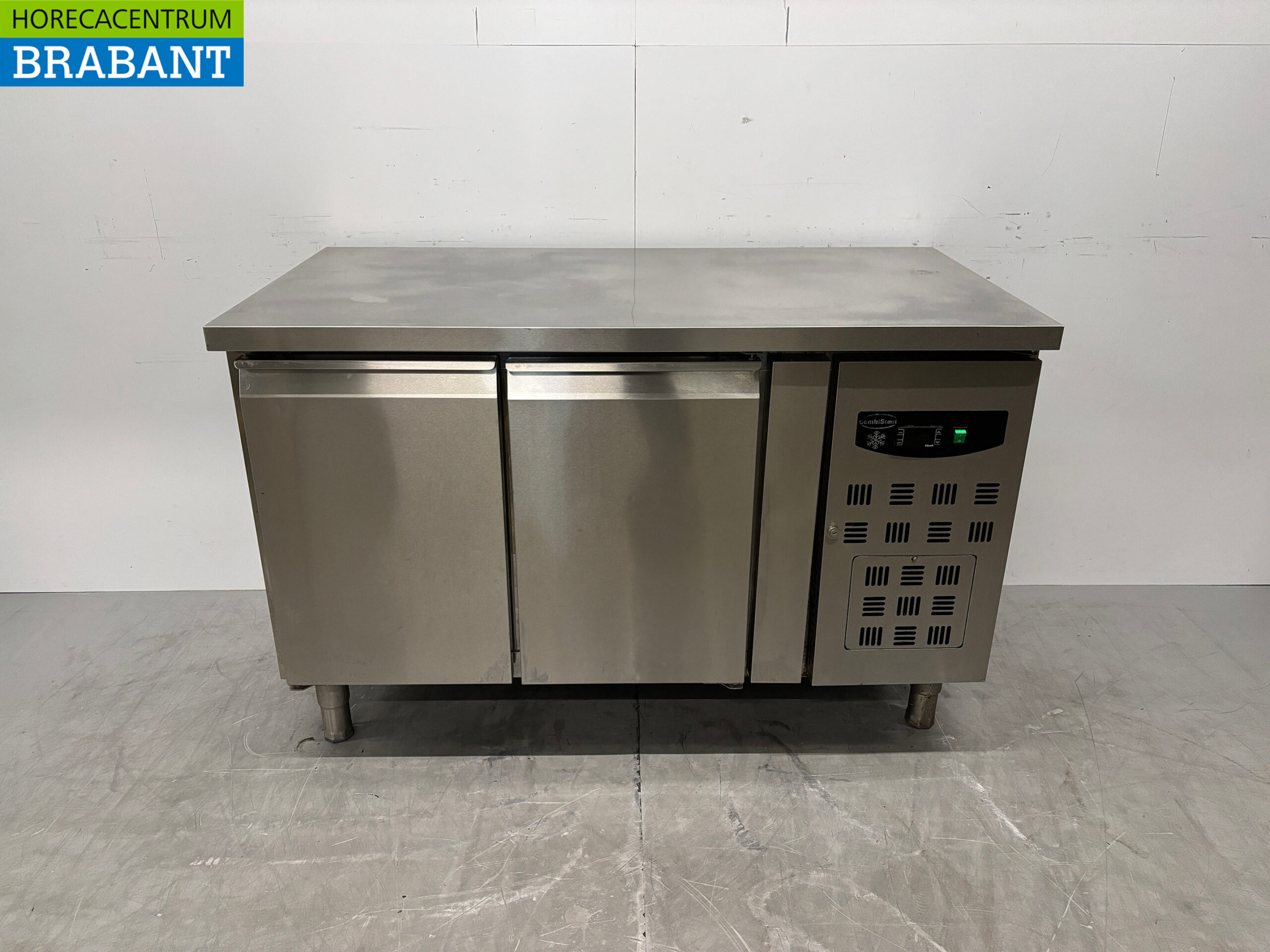 Acier inoxydable Combisteel Comptoir réfrigéré 2 portes 136 cm 230V Horeca