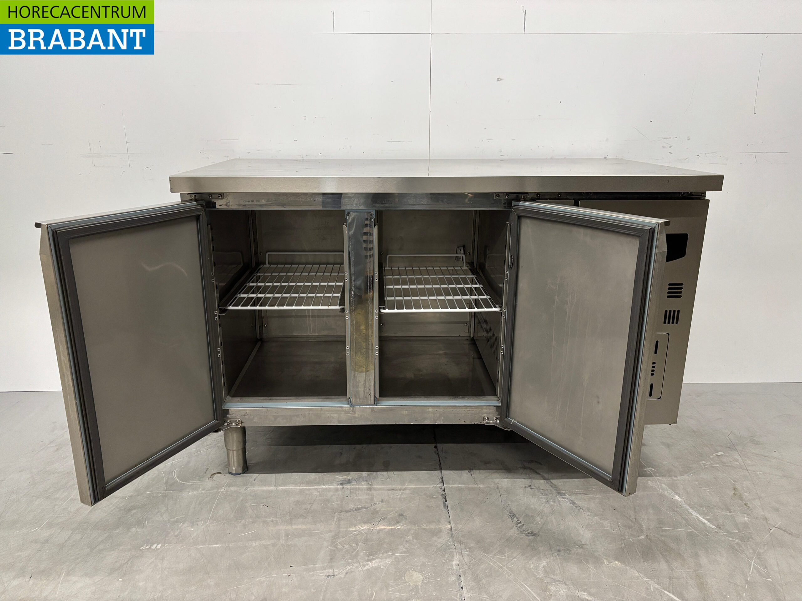 Acier inoxydable Combisteel Comptoir réfrigéré 2 portes 136 cm 230V Horeca – Image 4
