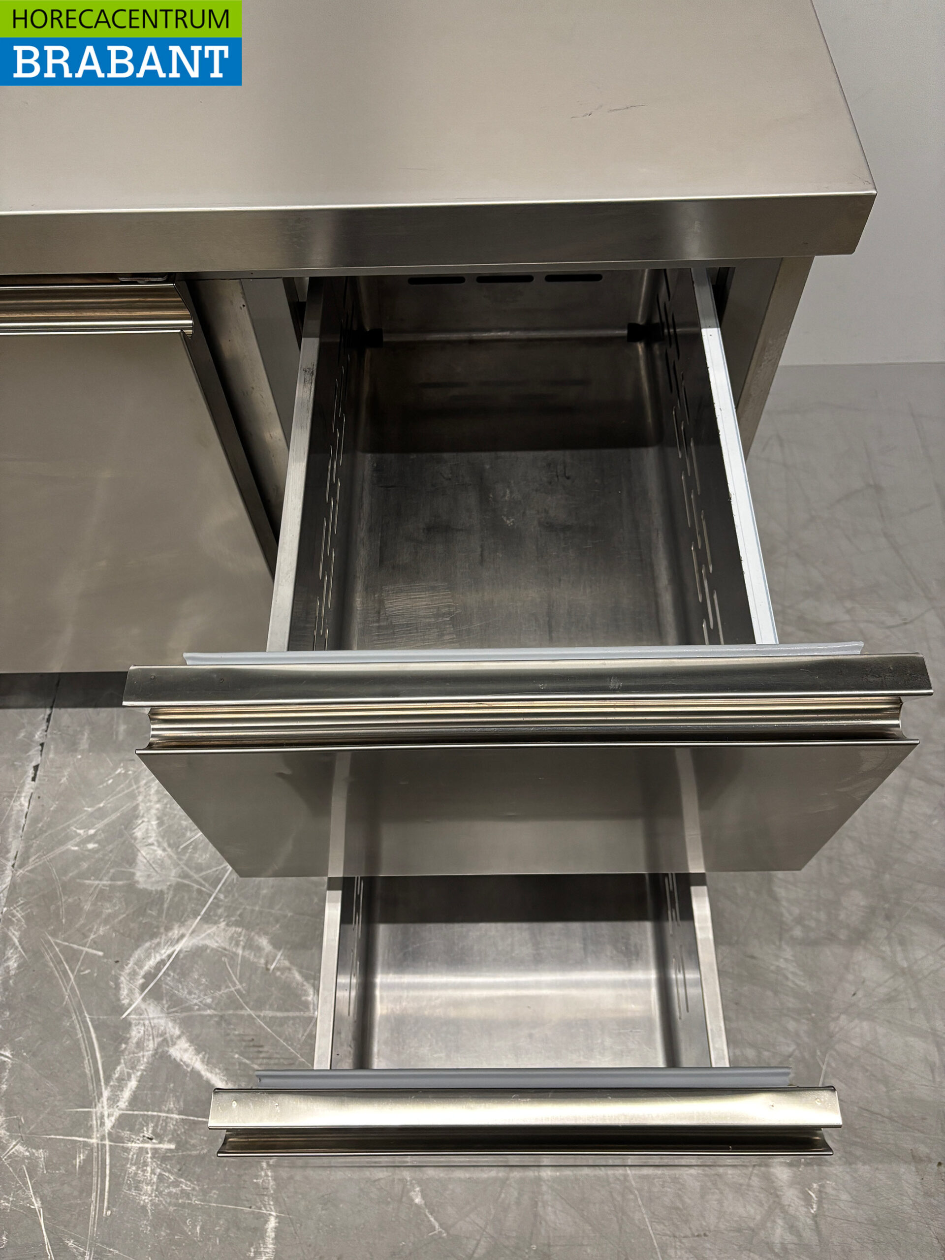 Établi réfrigéré Zanussi en acier inoxydable 2 portes 2 tiroirs 176 cm 230V Horeca – Image 5