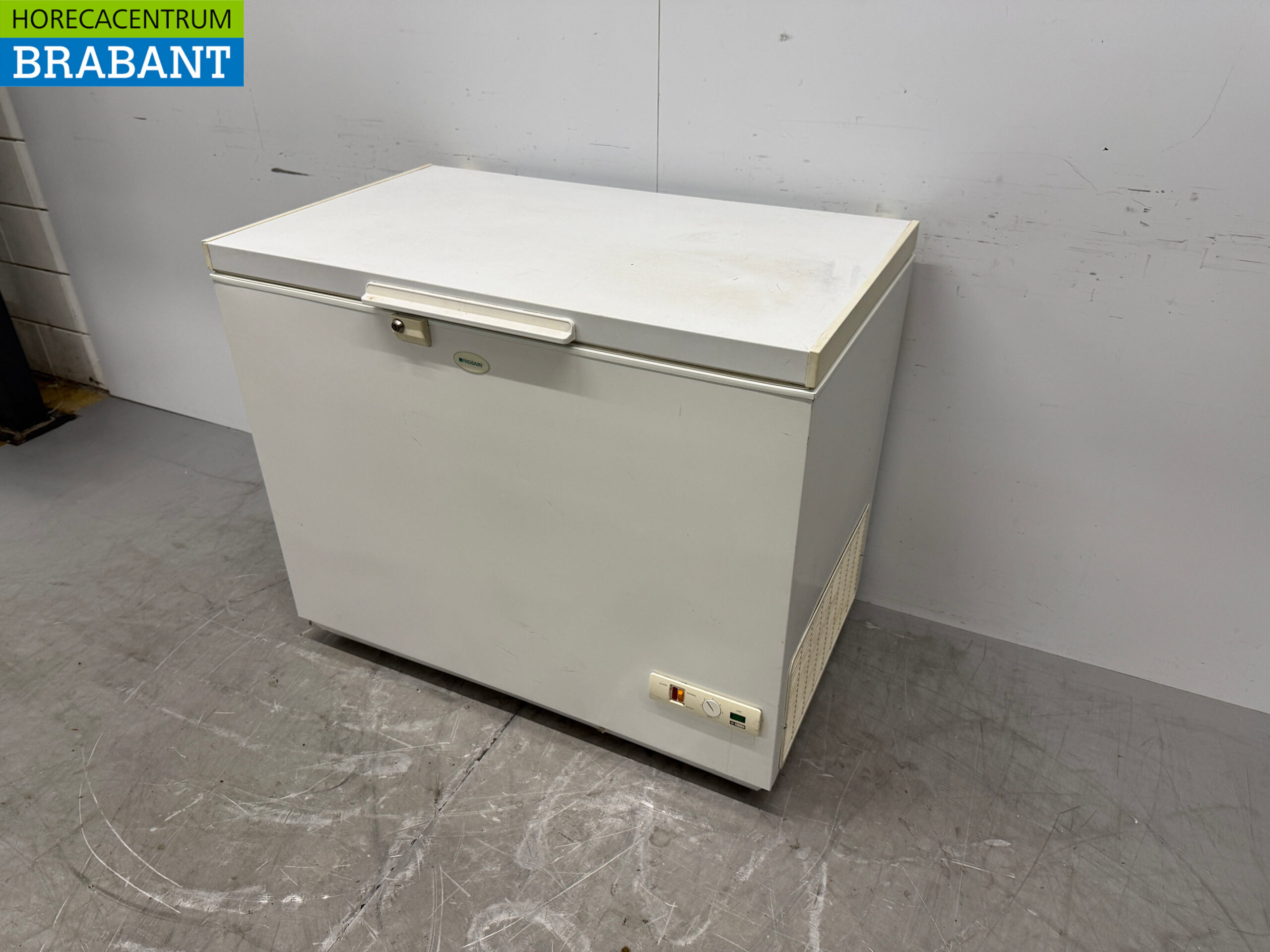 Frigidaire Freezer Congélateur coffre 193 litres 230V Horeca – Image 2