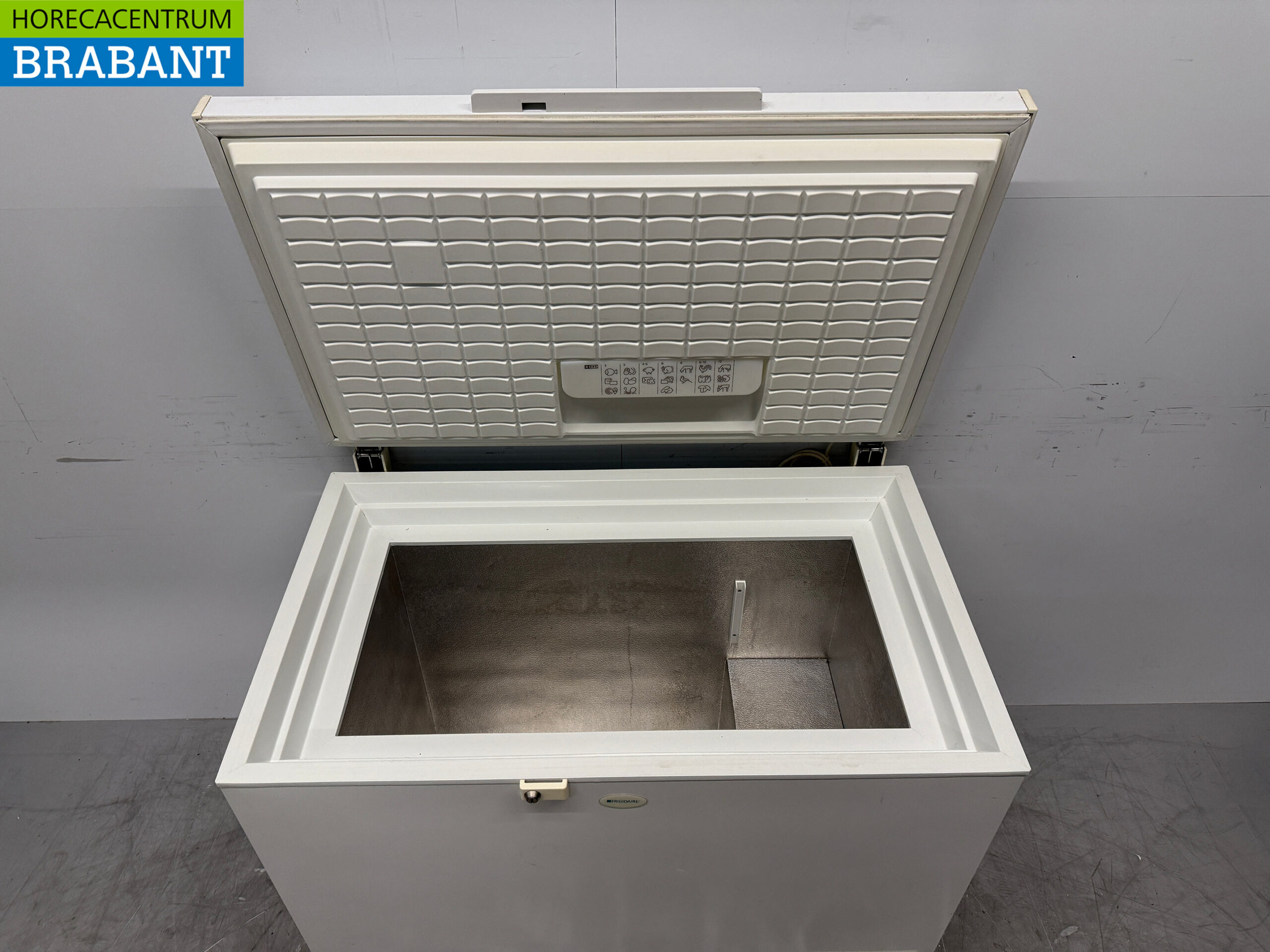 Frigidaire Freezer Congélateur coffre 193 litres 230V Horeca – Image 4