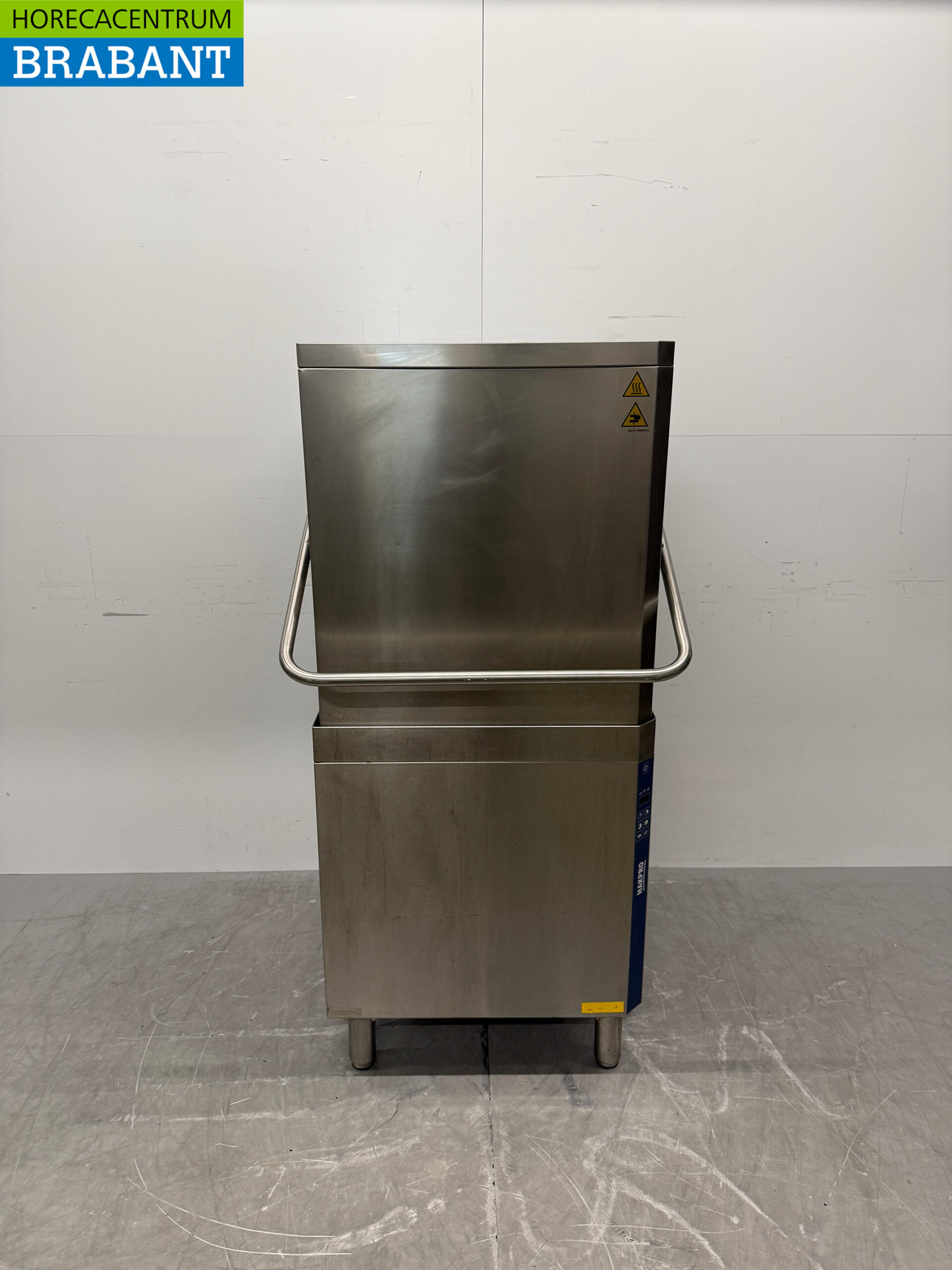 Lave-vaisselle à passage Zanussi HHT8 en acier inoxydable avec pompe de vidange 400V Horeca