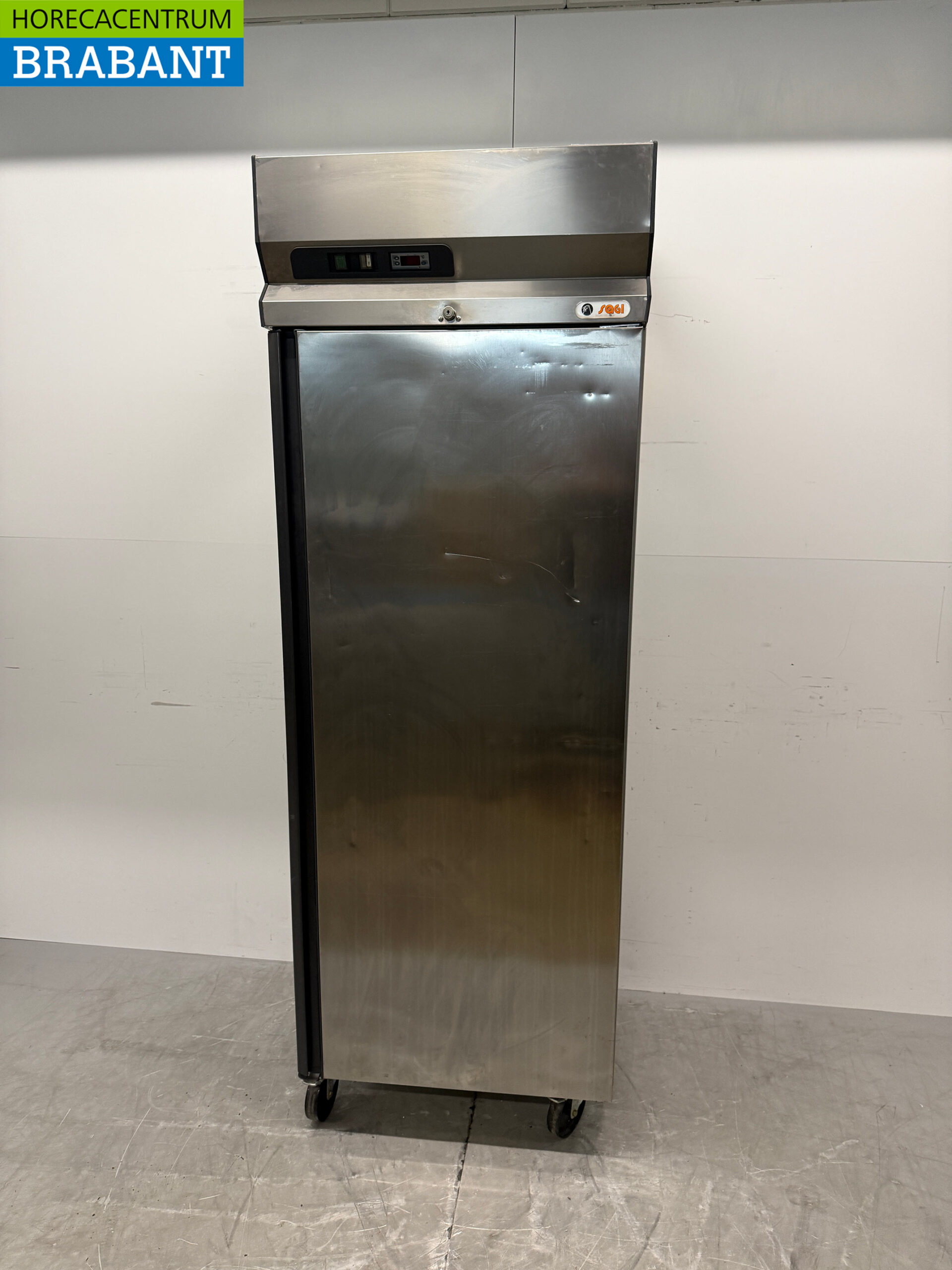 Réfrigérateur mobile Sagi en acier inoxydable 550 litres 230V Horeca