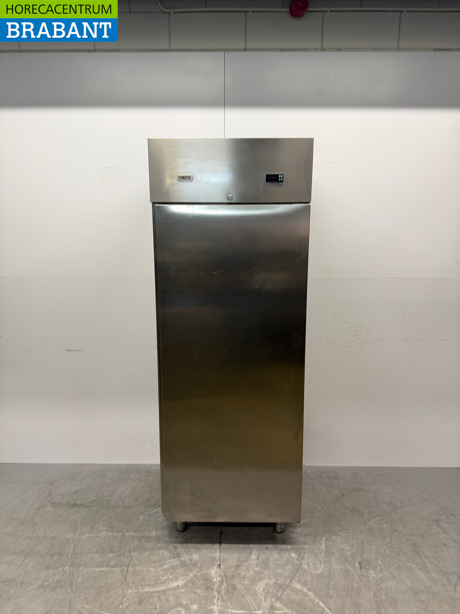 Réfrigérateur Zanussi en acier inoxydable 640 litres 230V Horeca