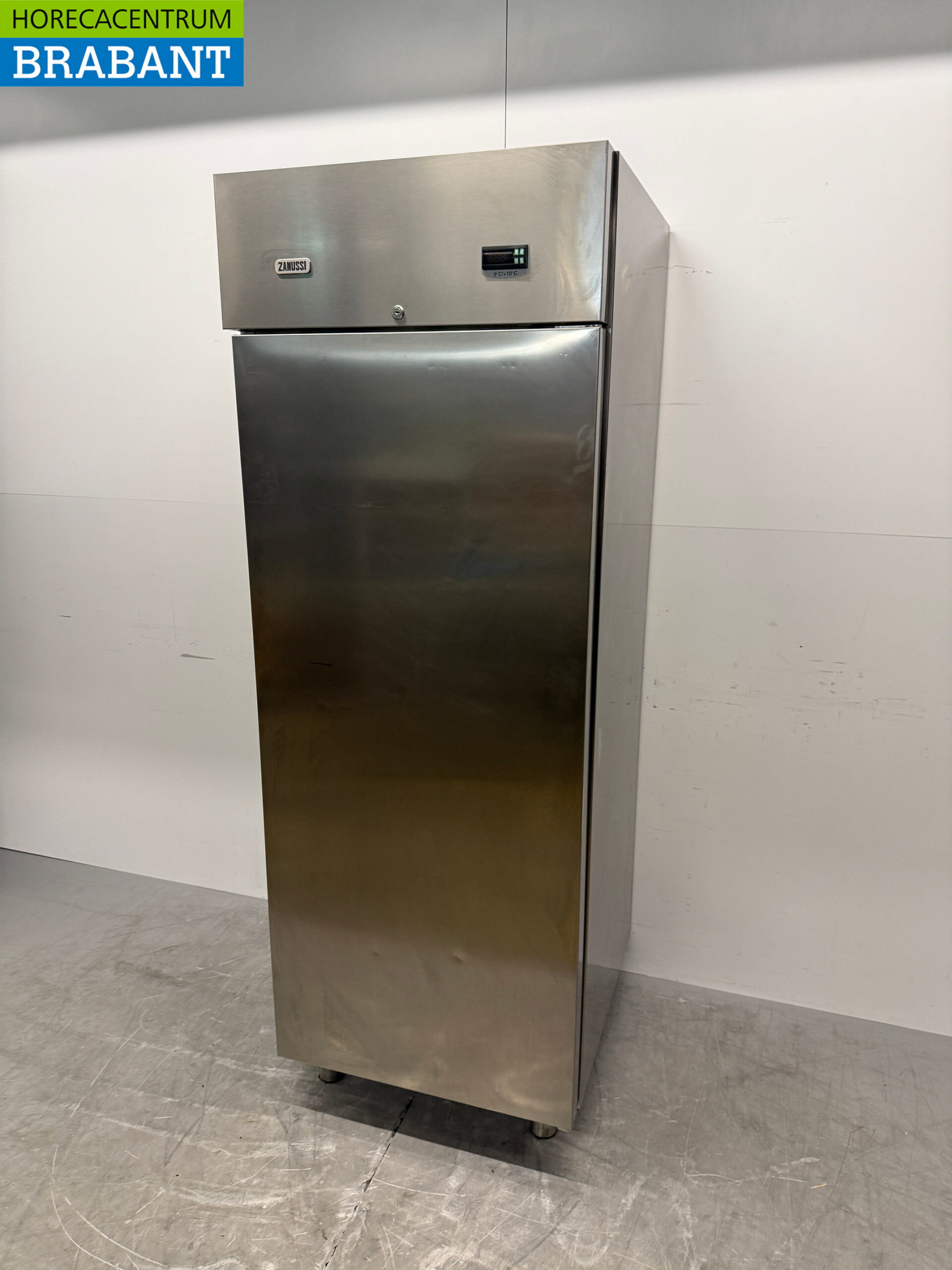 Réfrigérateur Zanussi en acier inoxydable 640 litres 230V Horeca – Image 2
