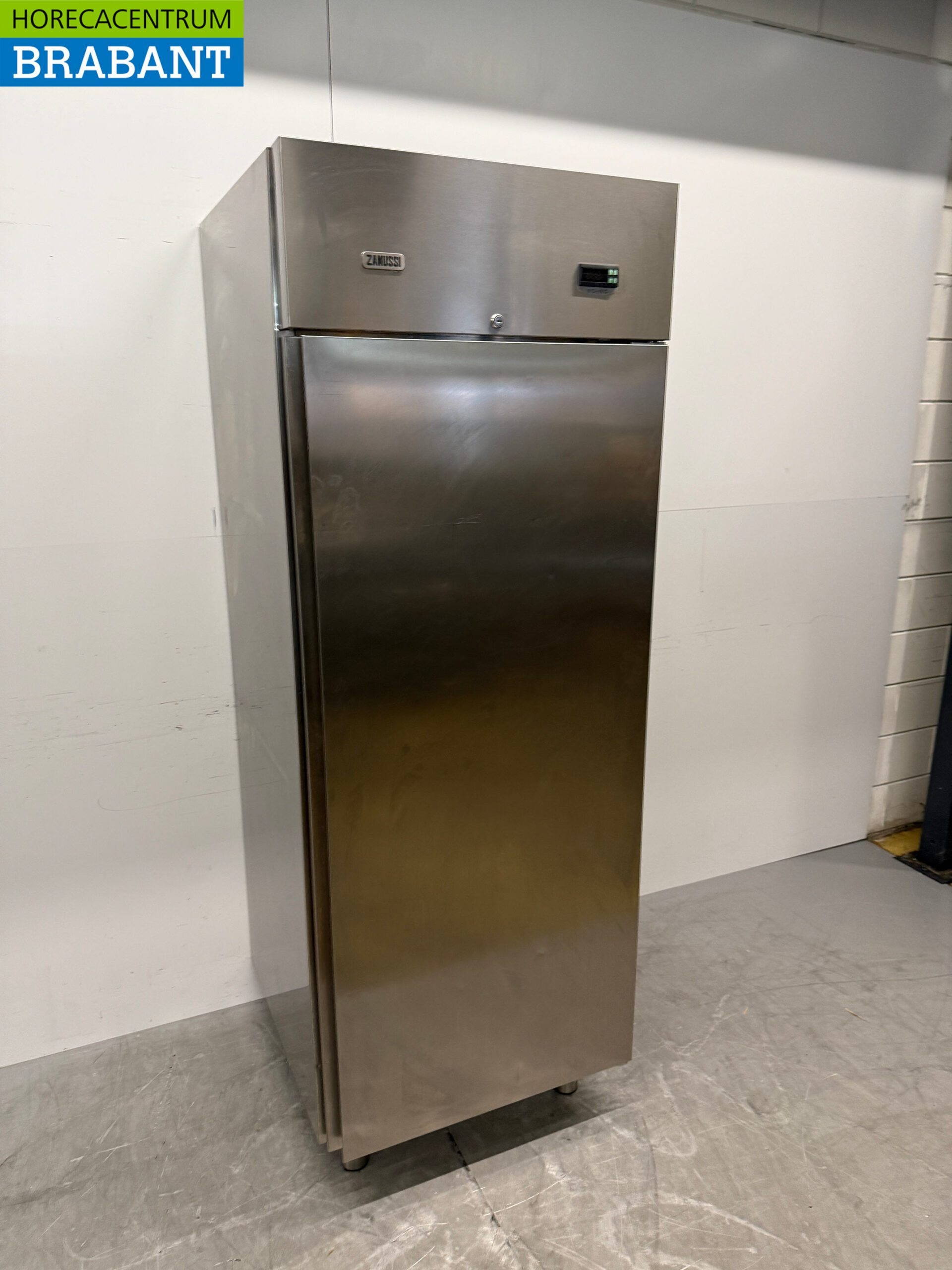 Réfrigérateur Zanussi en acier inoxydable 640 litres 230V Horeca – Image 3