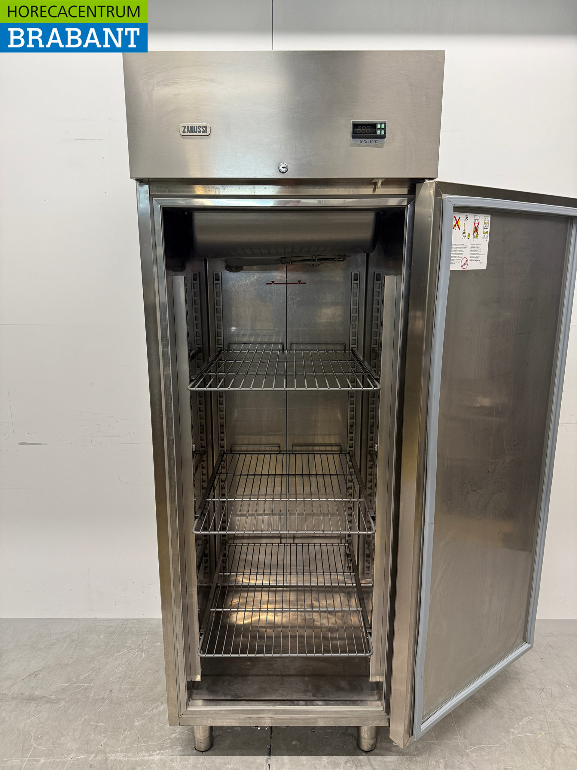 Réfrigérateur Zanussi en acier inoxydable 640 litres 230V Horeca – Image 4