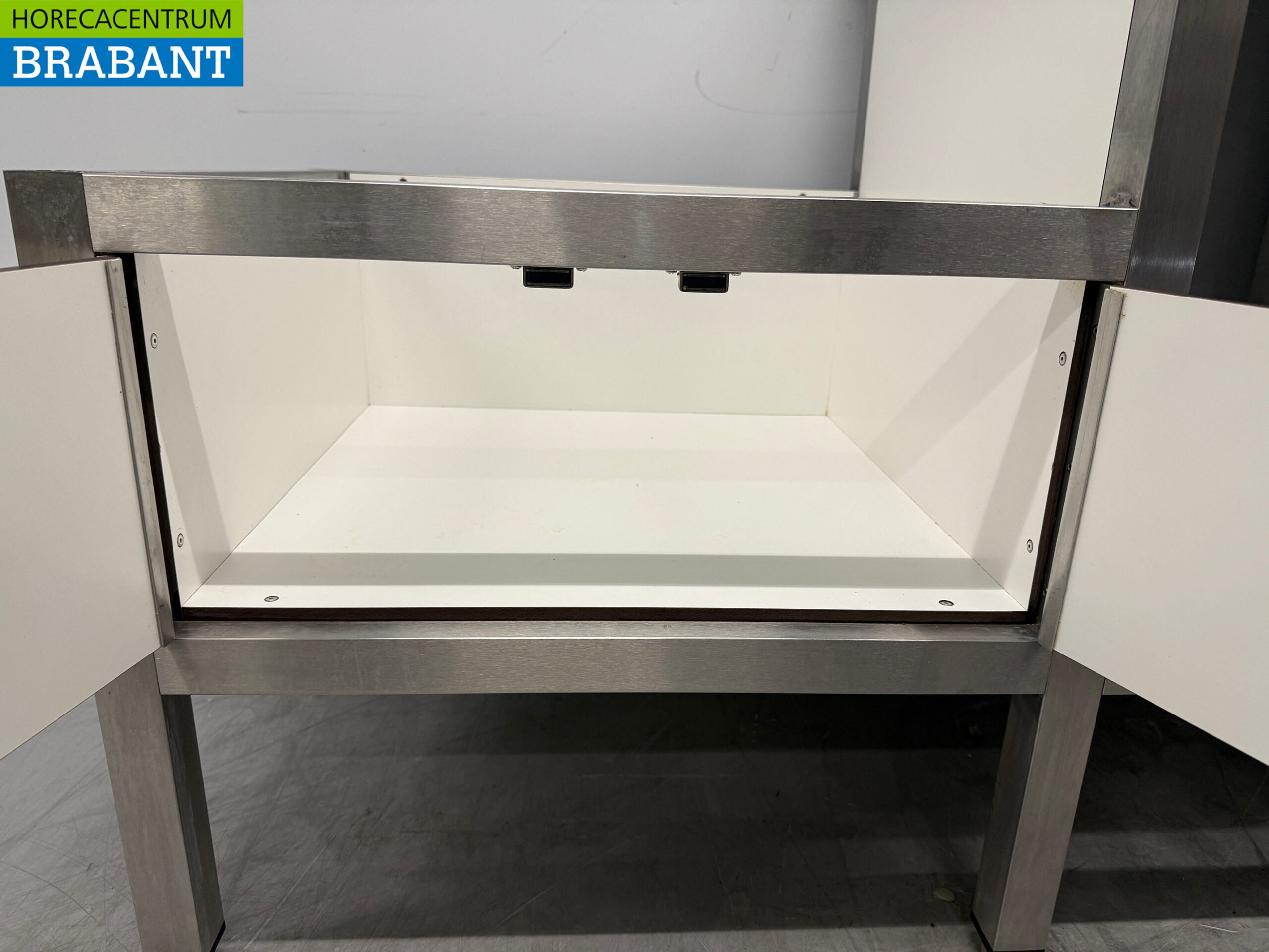 Armoire de travail en acier inoxydable avec 4 portes 196,5 x 70 x 89 cm GAS Catering – Image 5