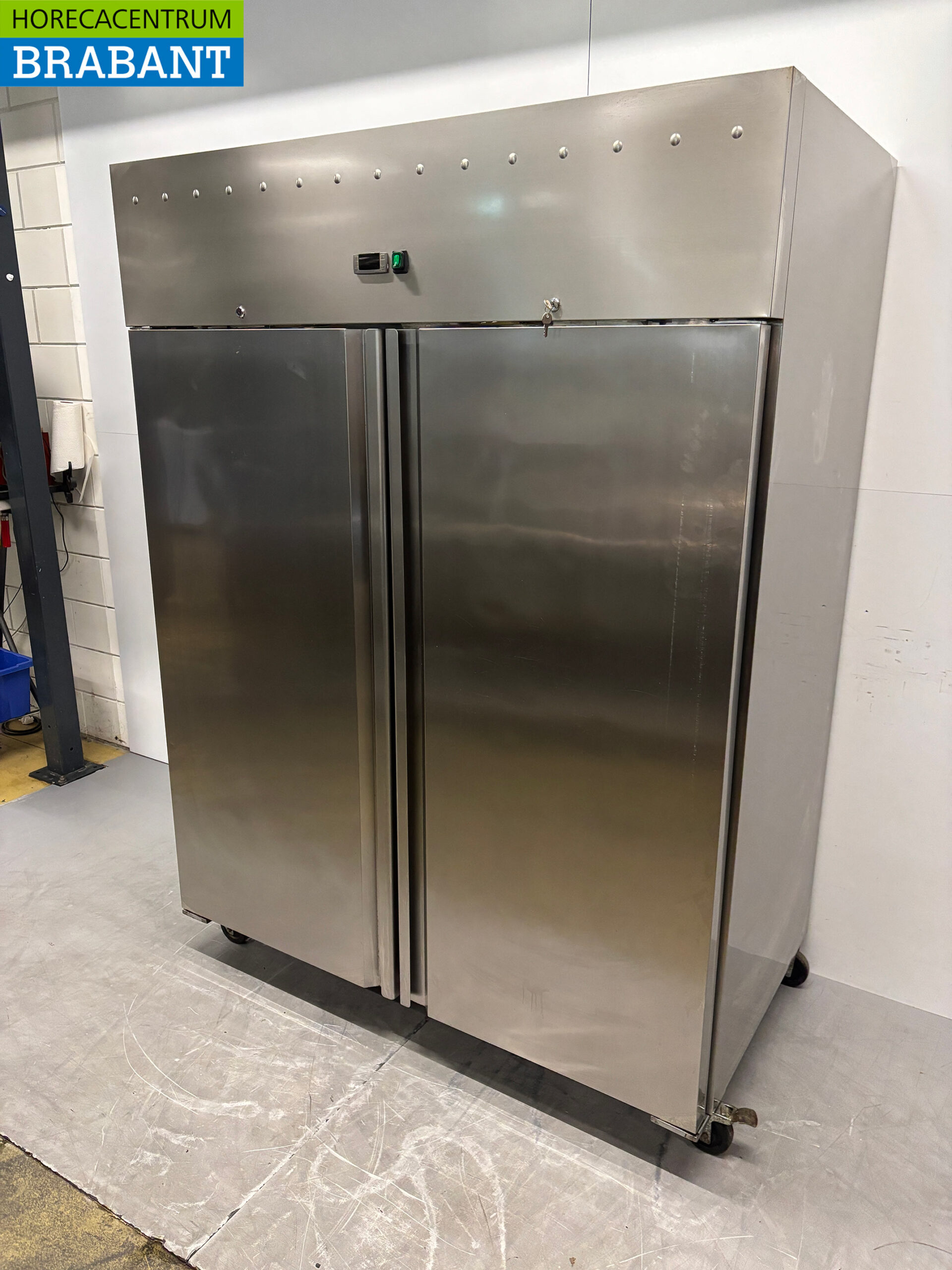 Réfrigérateur double porte en acier inoxydable 1400 litres 230V Horeca – Image 2
