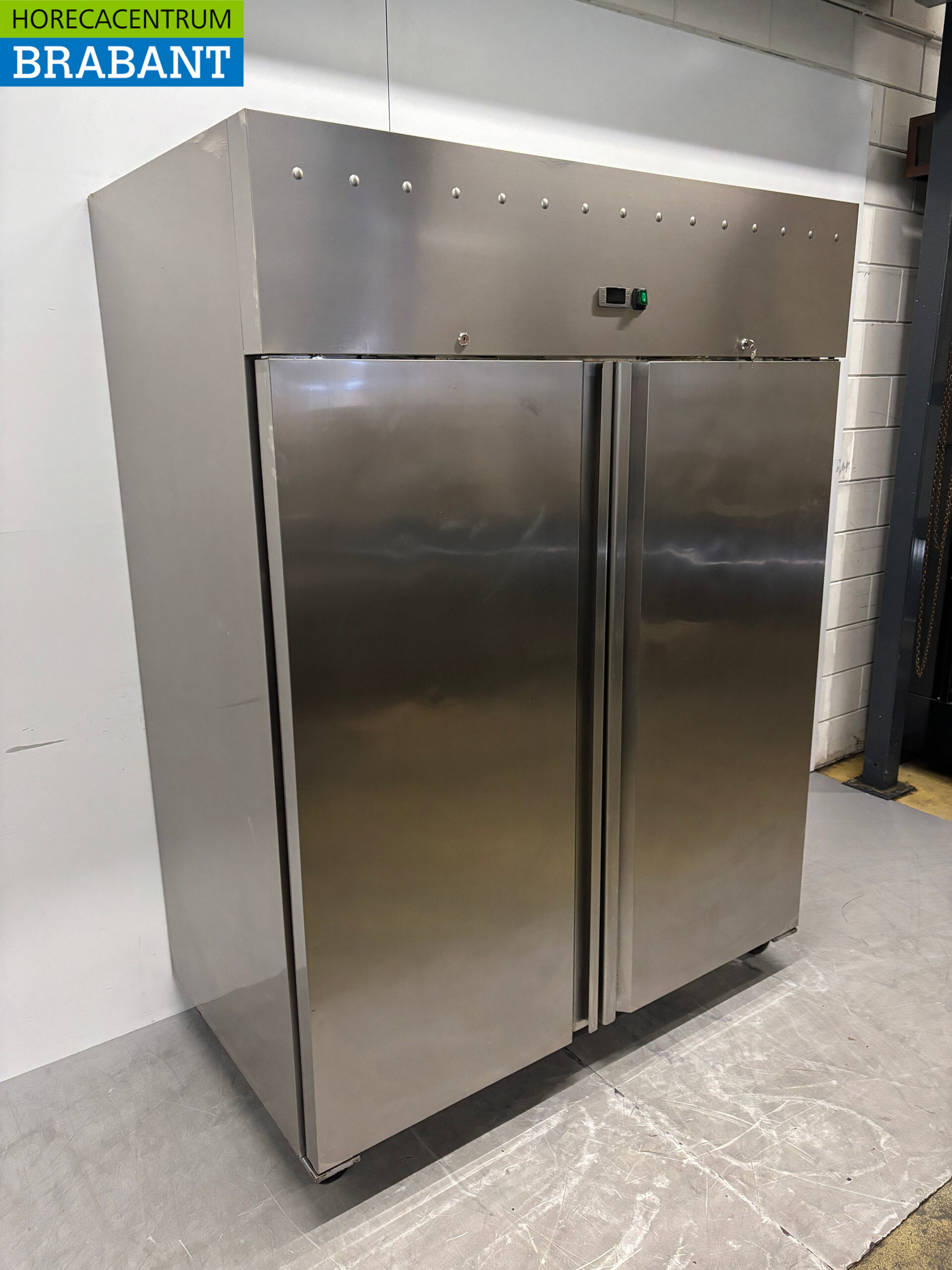 Réfrigérateur double porte en acier inoxydable 1400 litres 230V Horeca – Image 3