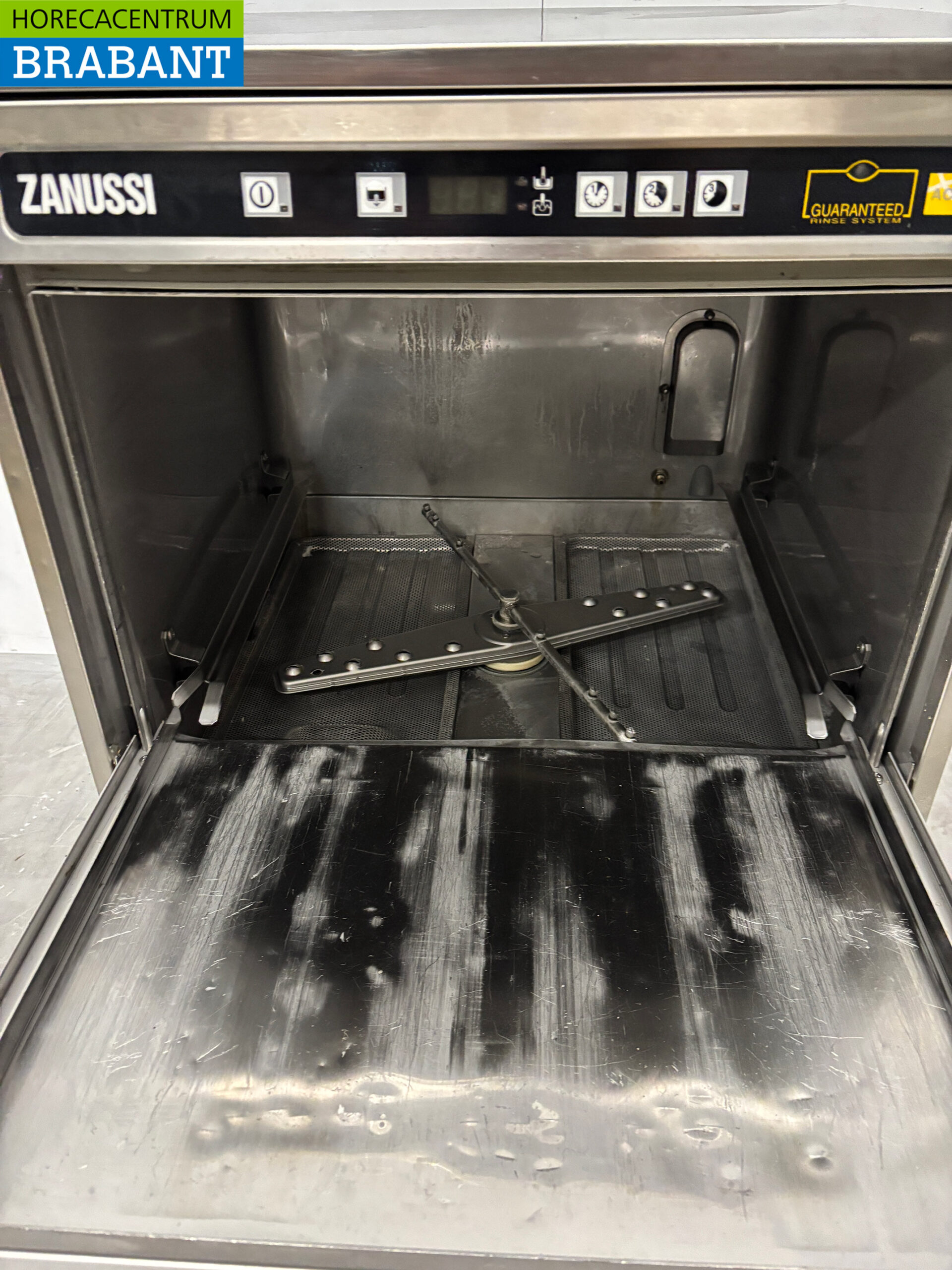 Lave-vaisselle Zanussi en acier inoxydable avec pompe de vidange 400V Horeca – Image 4