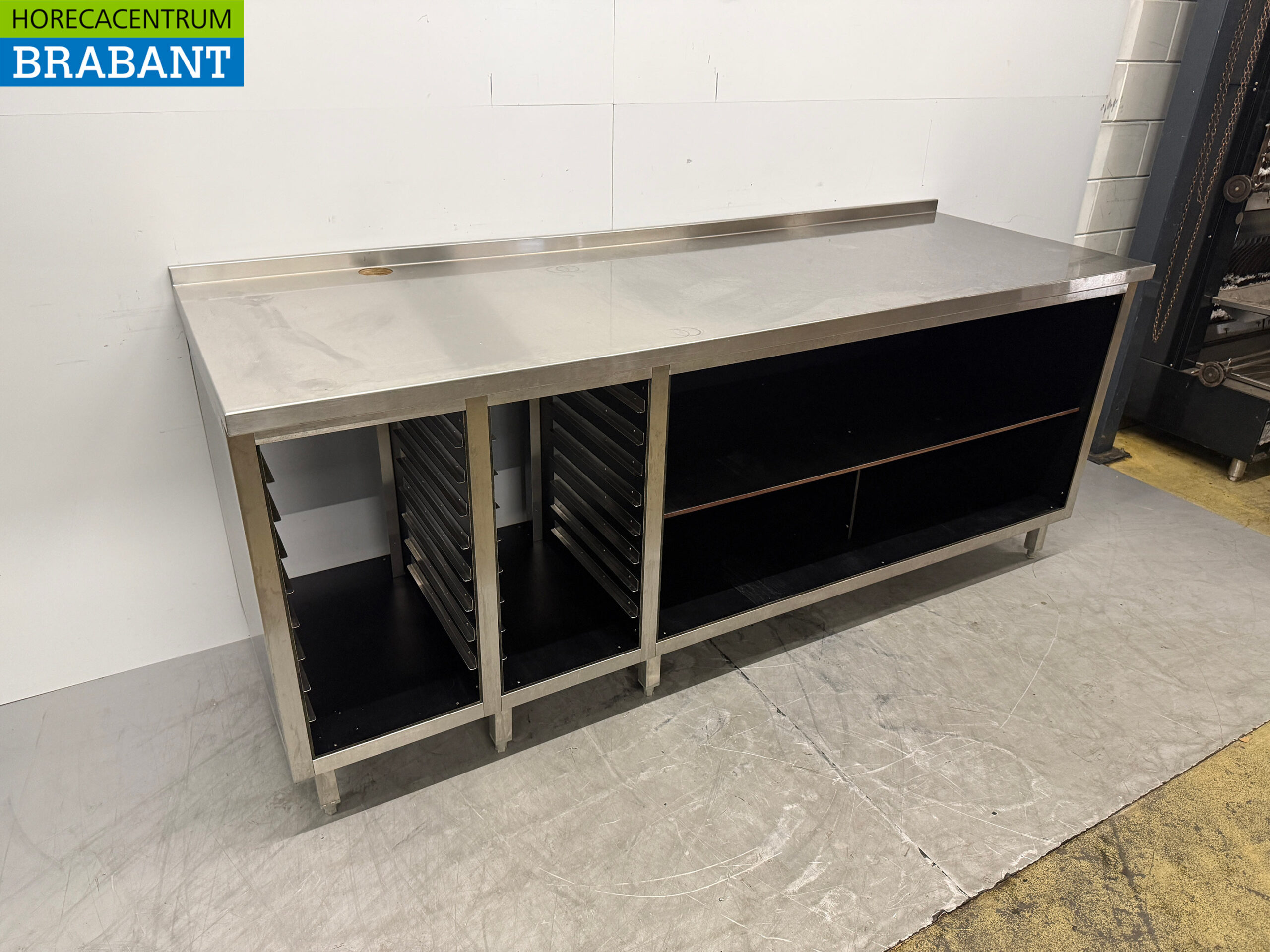 Table de travail en acier inoxydable avec étagère pour bacs GN 1/1, 230 x 80 x 95,5 cm, secteur de la restauration – Image 2