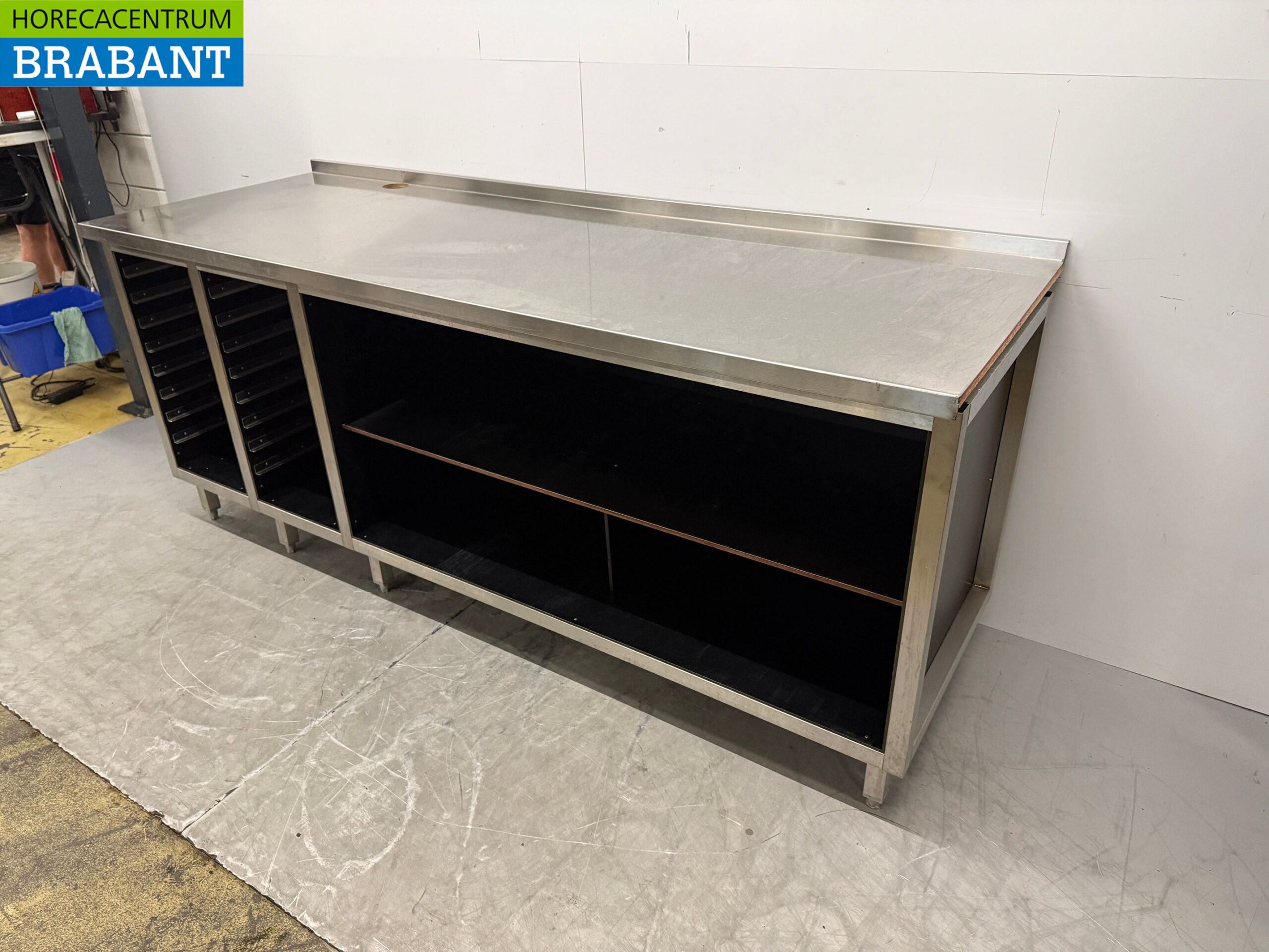 Table de travail en acier inoxydable avec étagère pour bacs GN 1/1, 230 x 80 x 95,5 cm, secteur de la restauration – Image 3