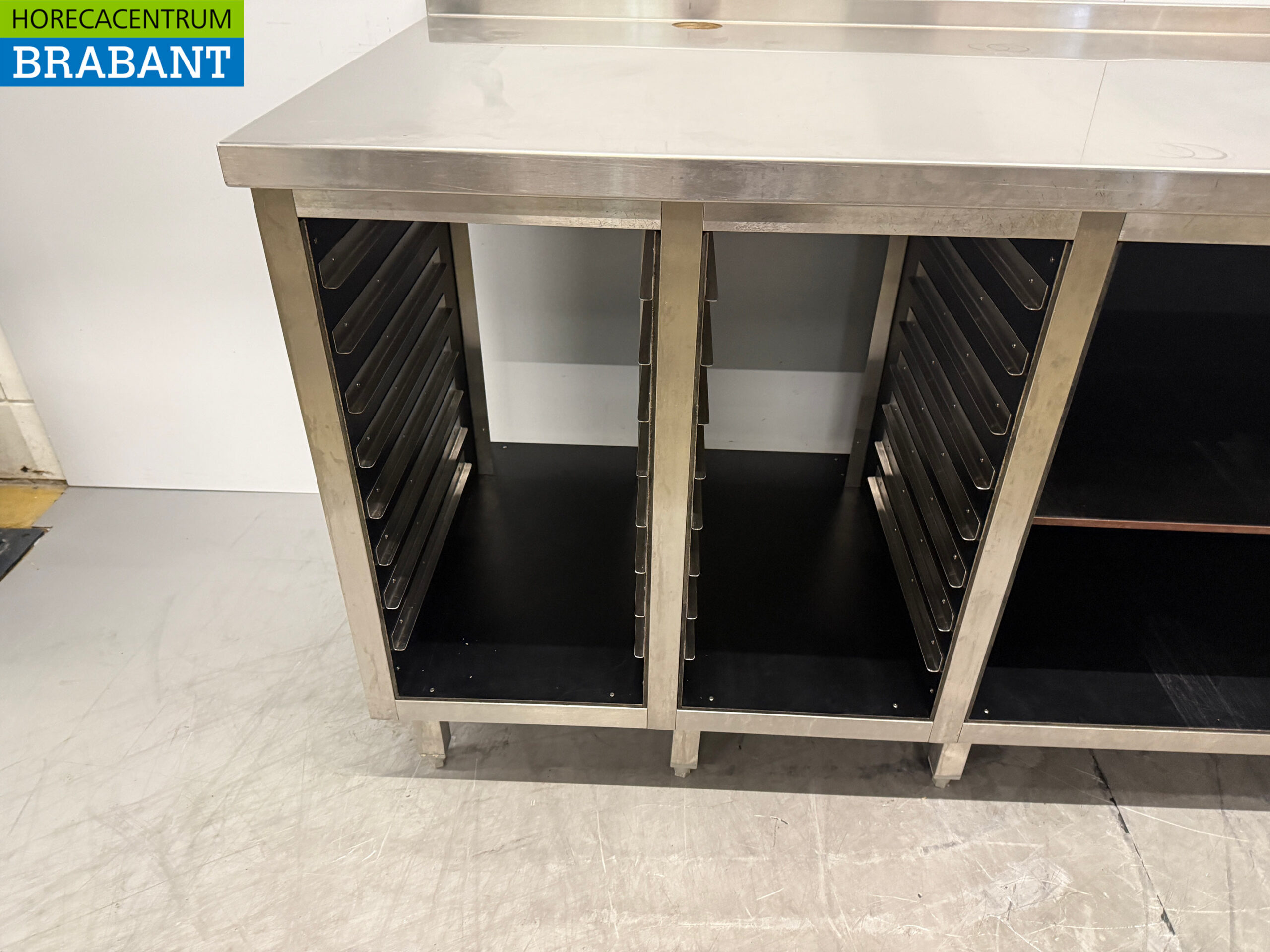 Table de travail en acier inoxydable avec étagère pour bacs GN 1/1, 230 x 80 x 95,5 cm, secteur de la restauration – Image 4