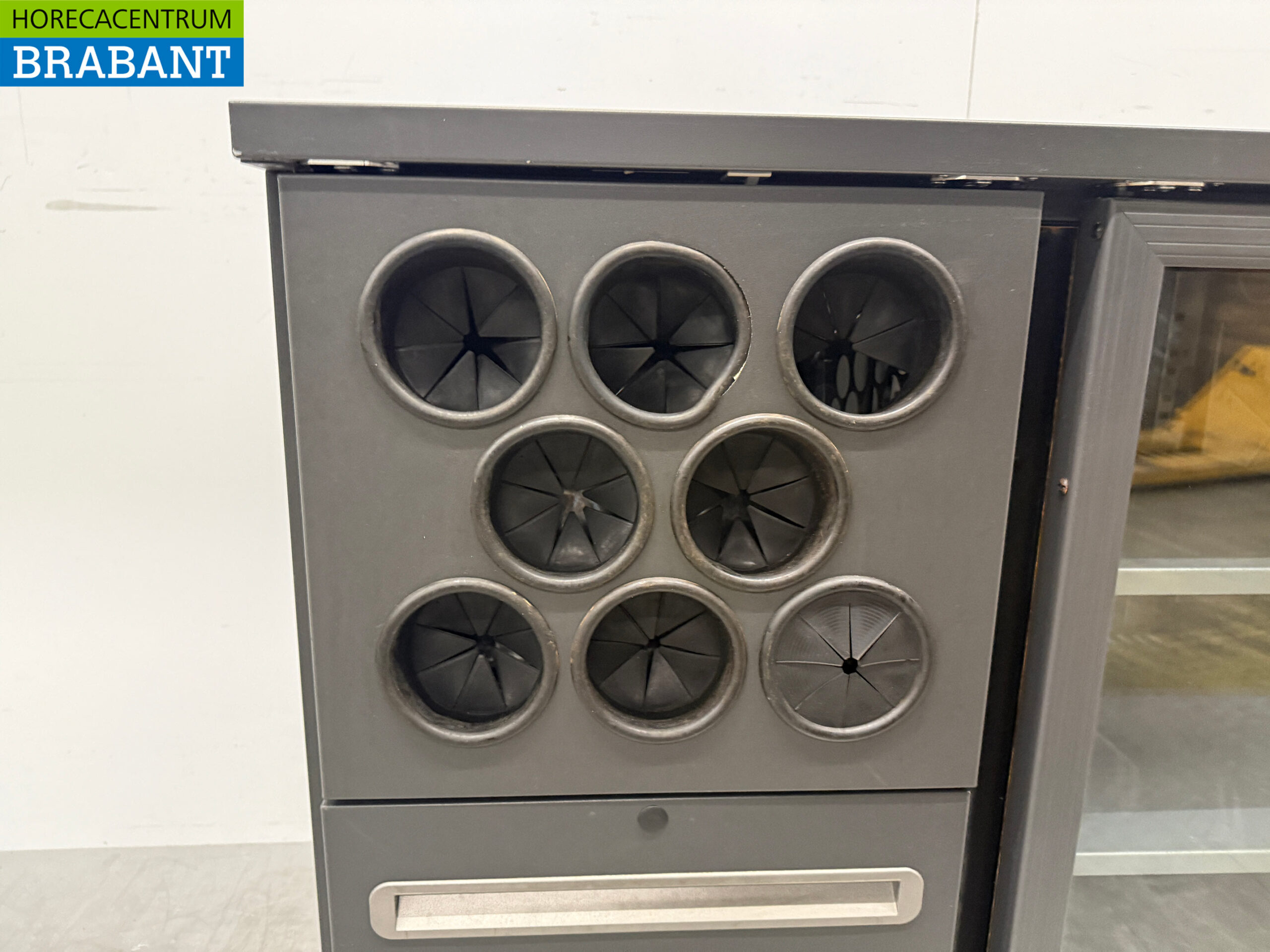 Serrco Armoire réfrigérée à 1 porte battante, casier à bouteilles et 1 tiroir, 124 cm, 230 V, secteur de la restauration – Image 6