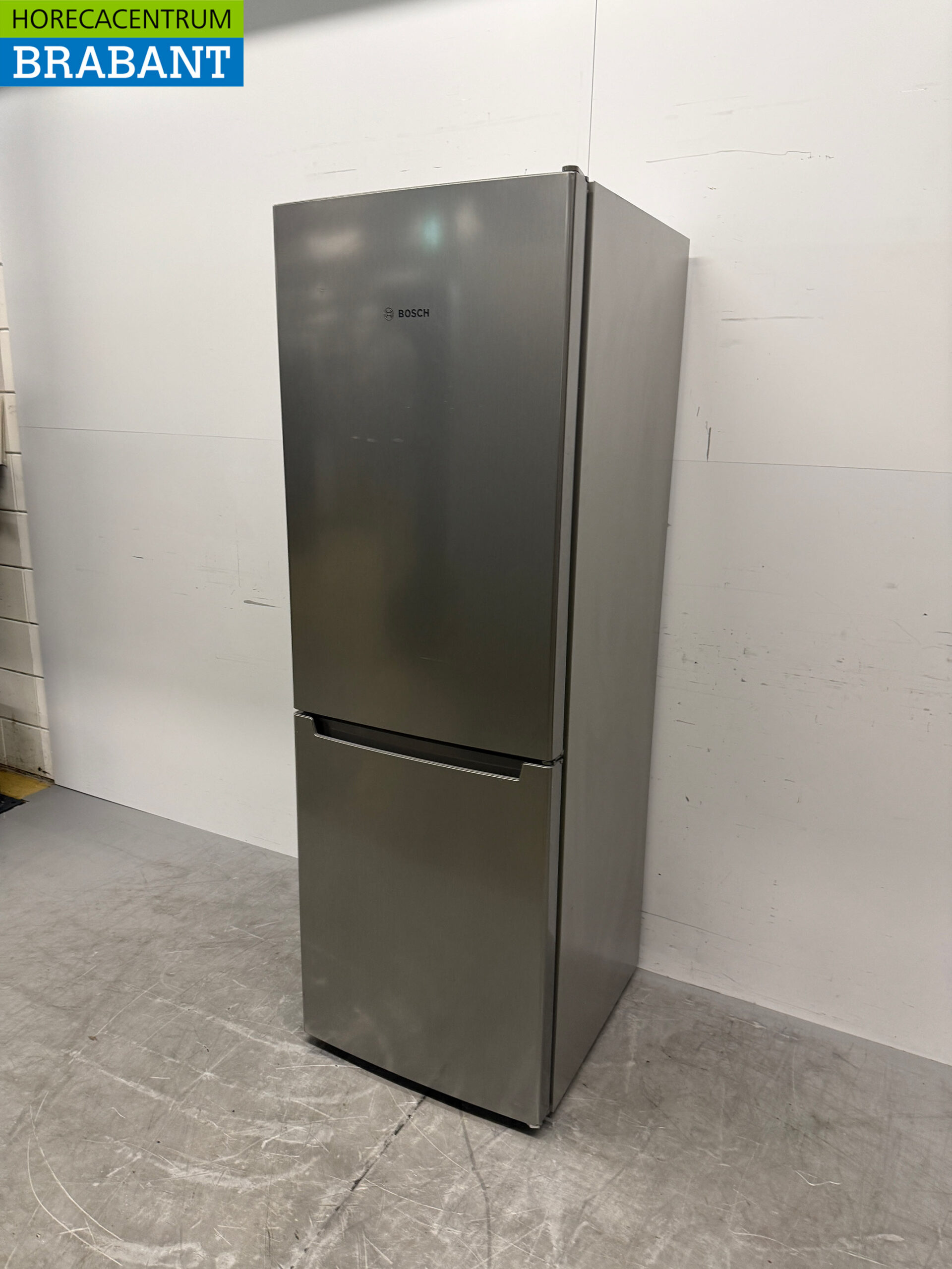 Combiné réfrigérateur-congélateur Bosch 306 litres, 230 V, pour la restauration – Image 2