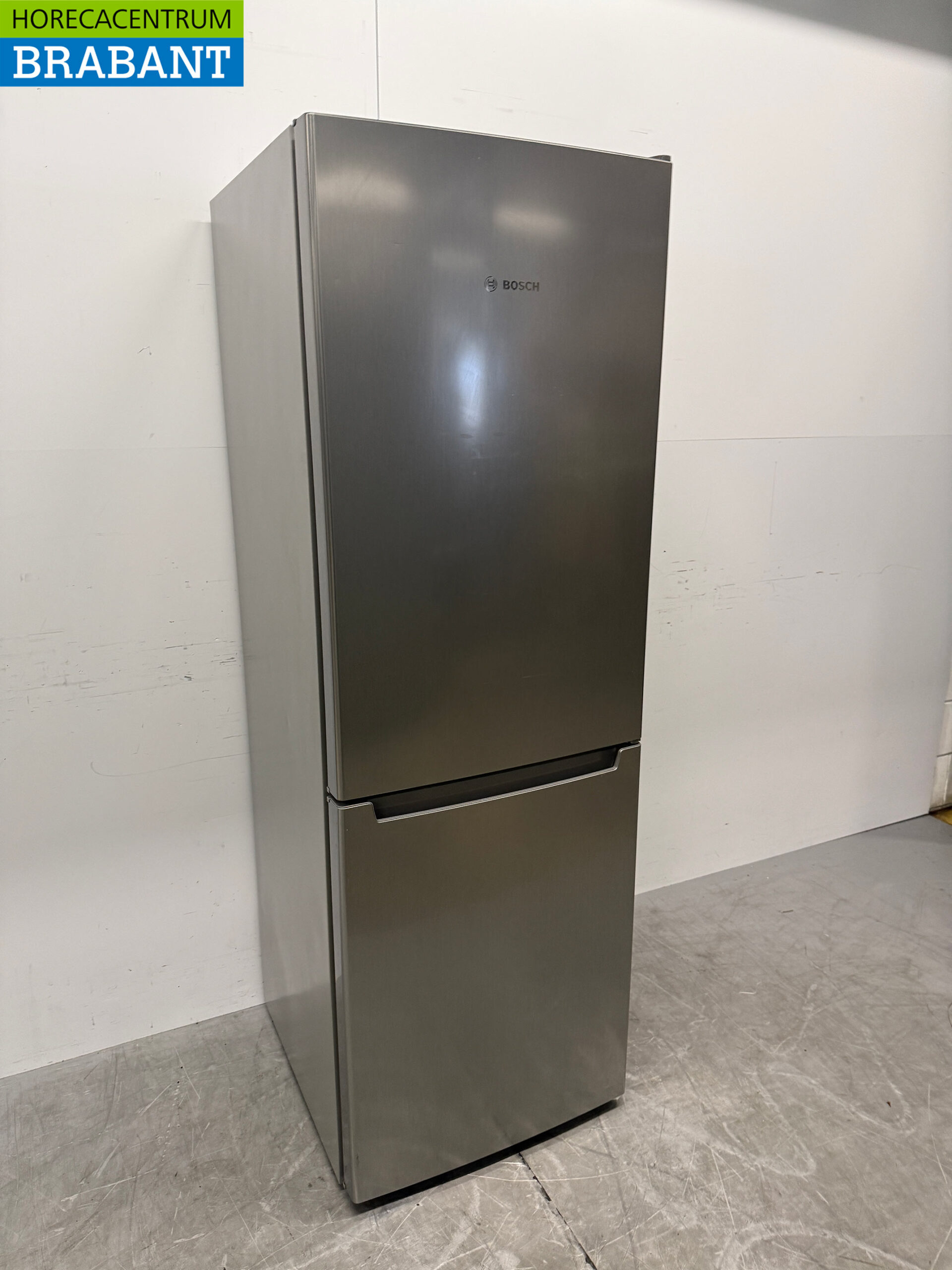 Combiné réfrigérateur-congélateur Bosch 306 litres, 230 V, pour la restauration – Image 3